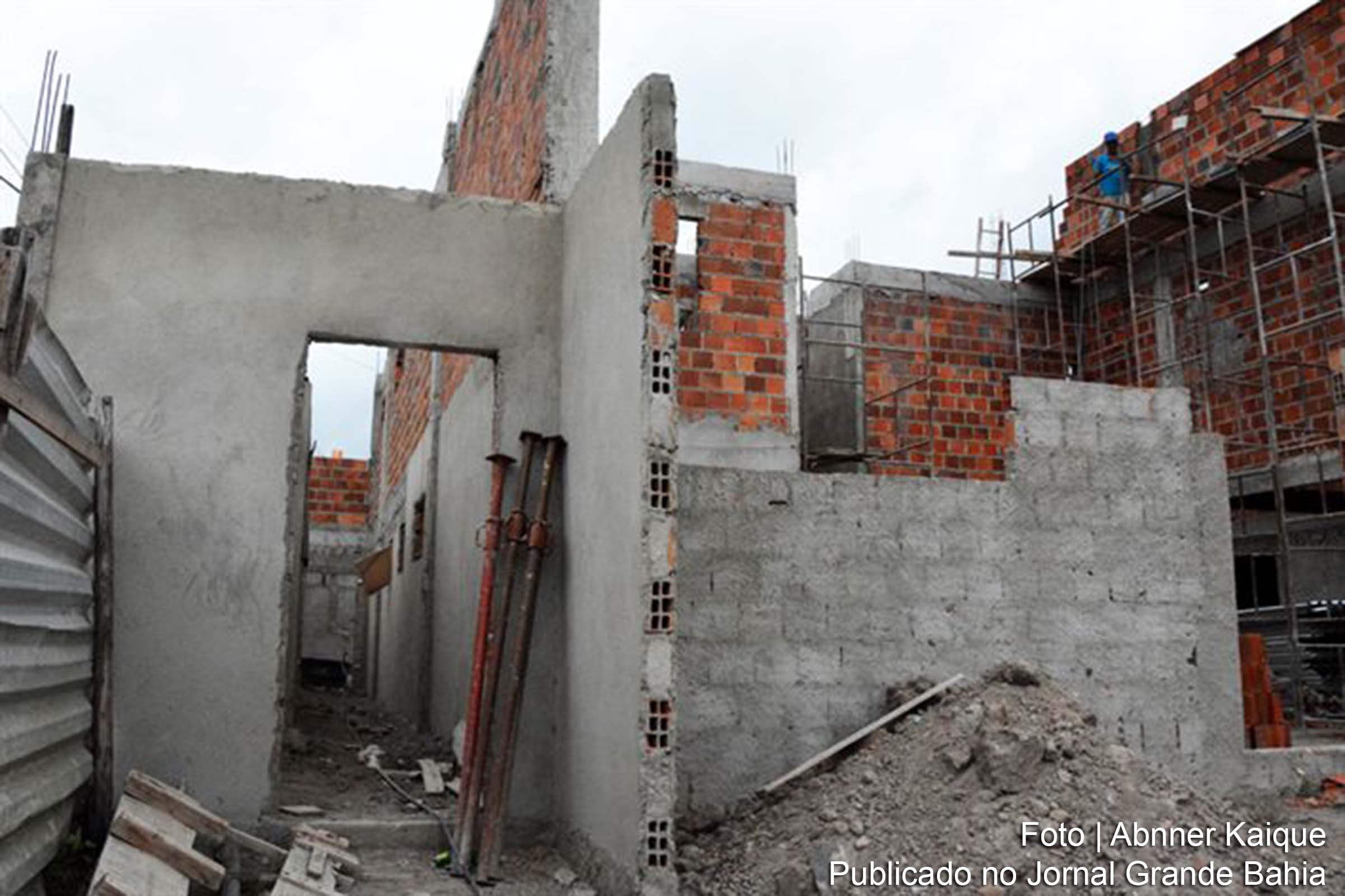 Obras de construção da sede própria do Centro de Atenção Psicossocial João Carlos Lopes Cavalcante no Bairro Olhos D’água, em Feira de Santana.