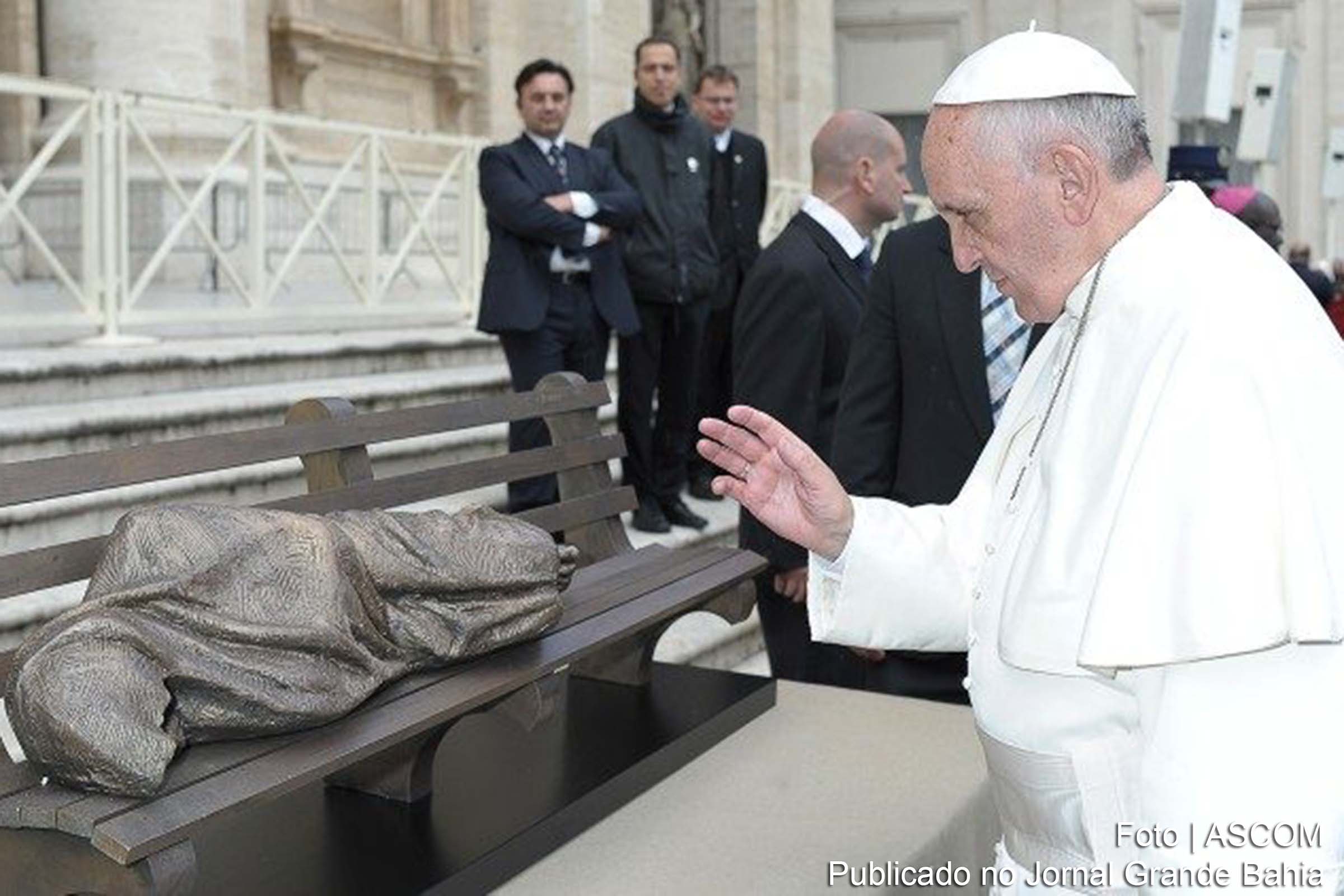 Artista canadense doa ao Rio de Janeiro estátua ‘Jesus sem-teto’; Papa abençoa escultura