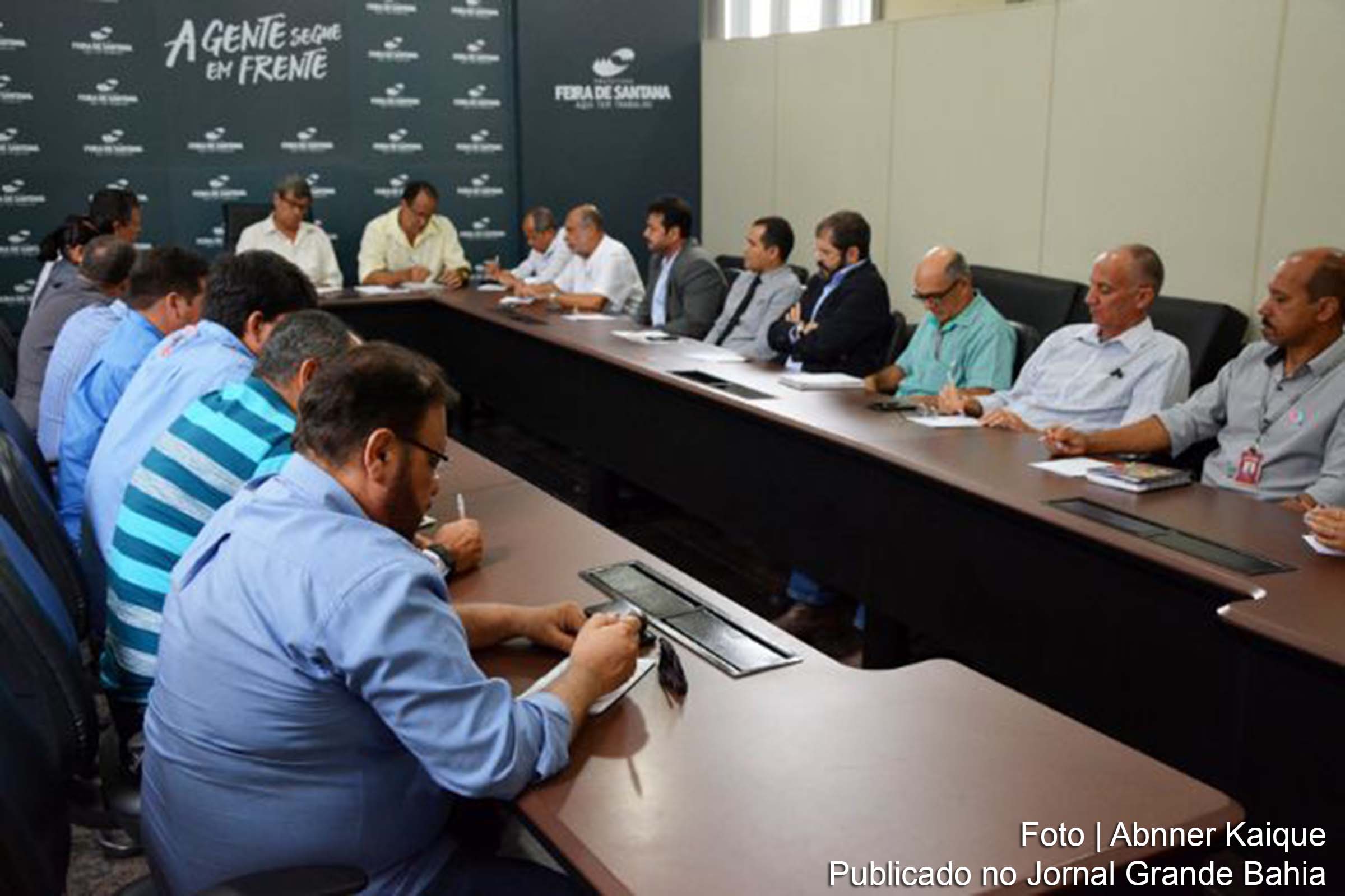 A formação do grupo ficou definida durante reunião que aconteceu no Paço Maria Quitéria, e contou com a presença do prefeito Colbert Filho.