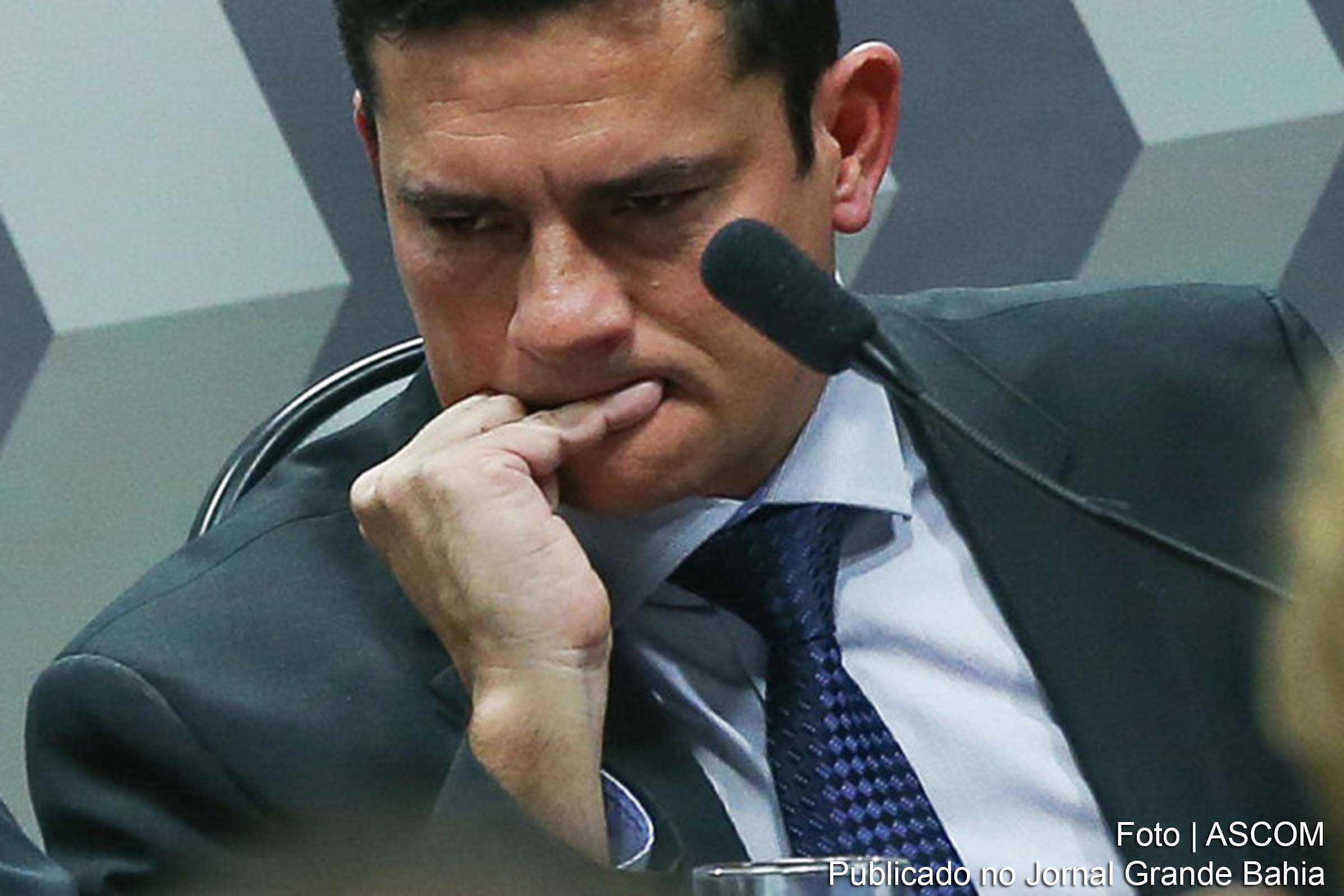 Revisão da atuação do juiz Sérgio Moro evidencia atividade parcimoniosa contra membros do Partido dos Trabalhadores, inclusive o ex-presidente Lula, com a finalidade de comprometer a democracia e eleger o extremista reacionário Jair Bolsonaro, se beneficiando com ocupação de cargos de Poder no Estado.