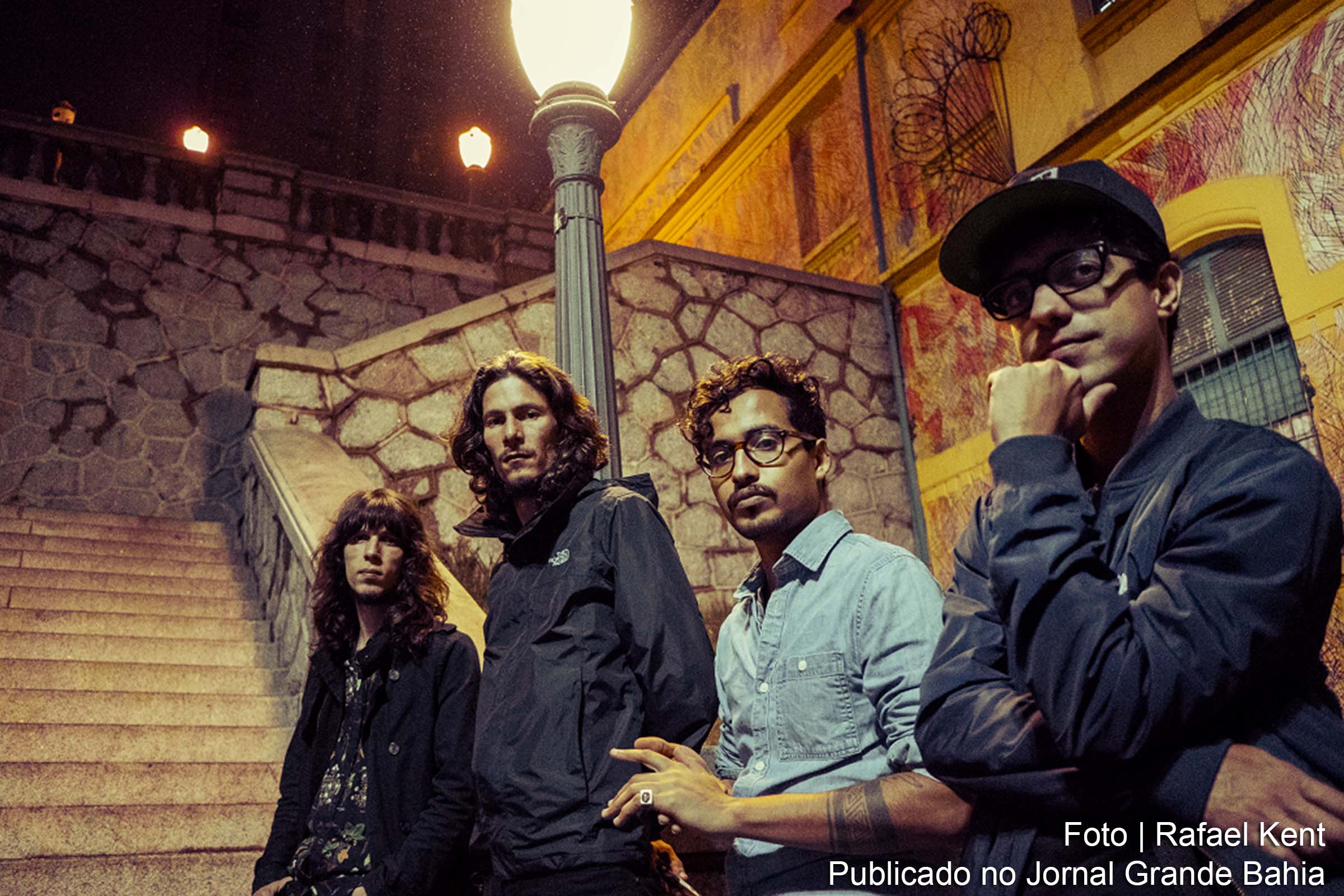 Banda Vivendo do Ócio se apresenta no Largo Quincas Berro D’Água.