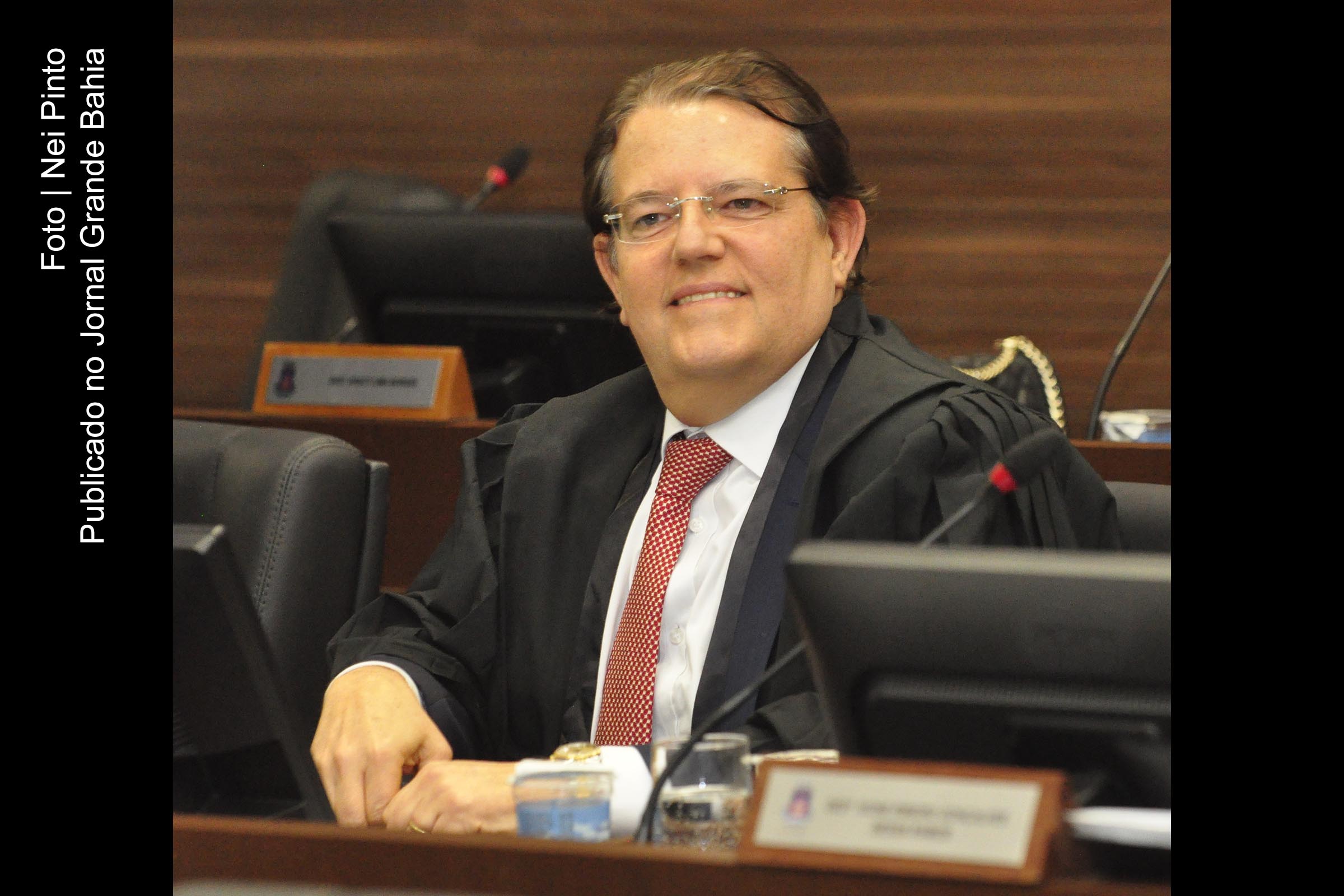 O Desembargador Edmilson Jatahy Júnior foi reconduzido pelo TJBA à função de juiz eleitoral do TRE Bahia.