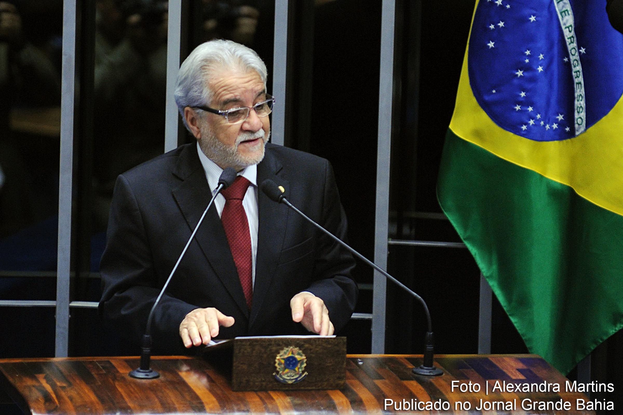Emiliano José da Silva Filho é jornalista, escritor e doutor em Comunicação e Cultura Contemporâneas pela Universidade Federal da Bahia (professor aposentado da UFBA).