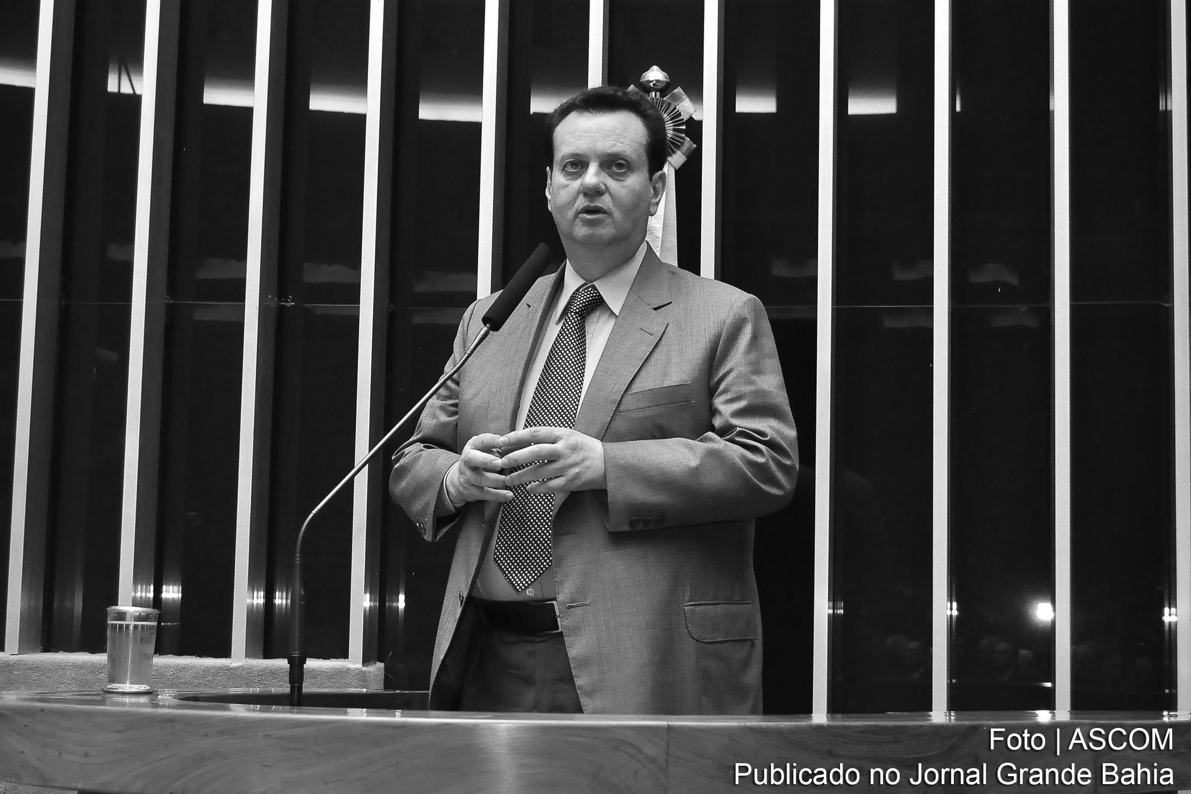 Gilberto Kassab é um economista, engenheiro civil, empresário, corretor de imóveis e político brasileiro, atual ministro da Ciência, Tecnologia, Inovações e Comunicações na gestão do presidente Michel Temer.