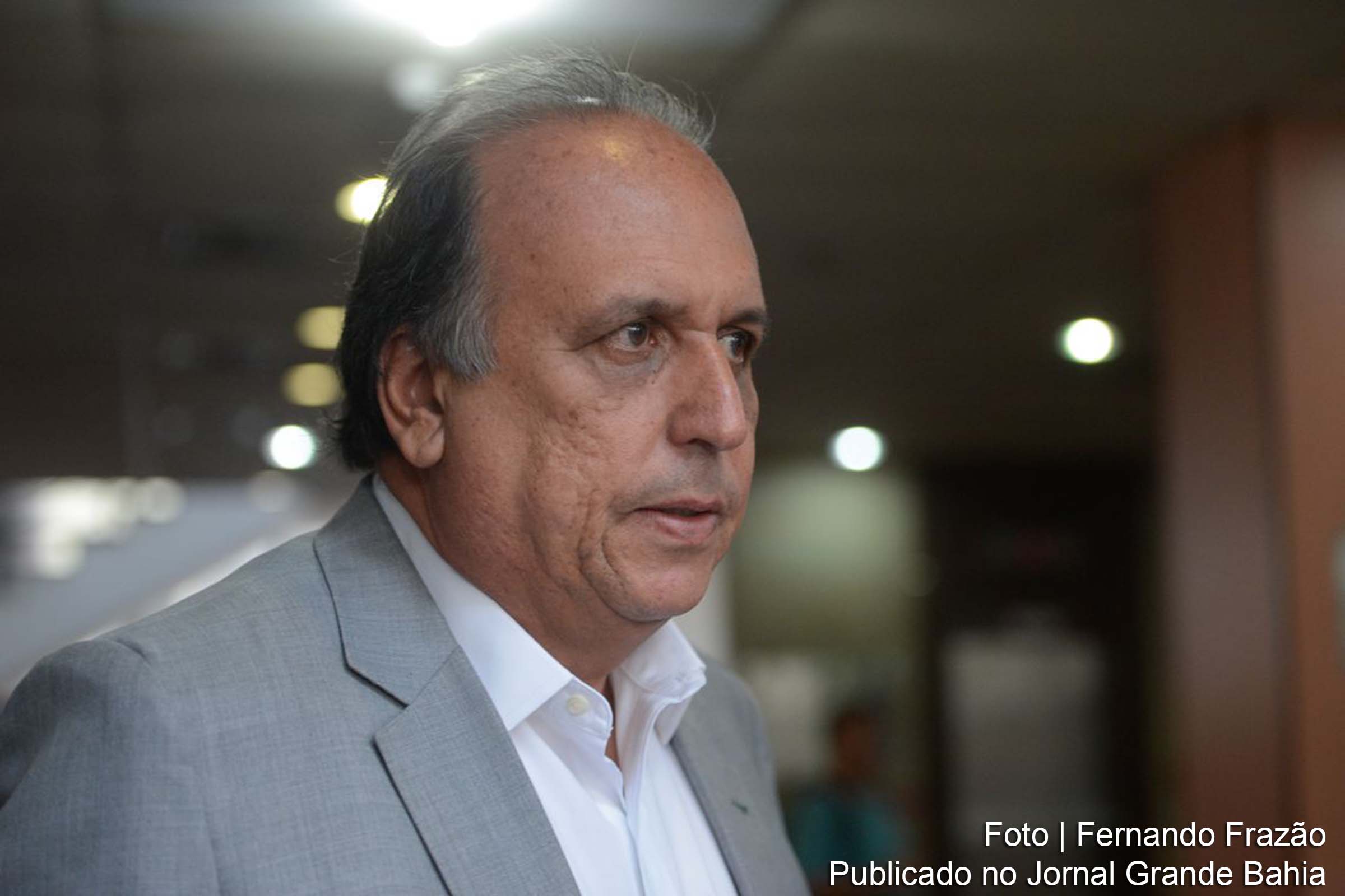 Luiz Fernando de Souza (Fernando Pezão), governador do Rio de Janeiro, está preso por envolvimento em atos de corrupção desvelados durante a investigação do Caso Lava Jato.
