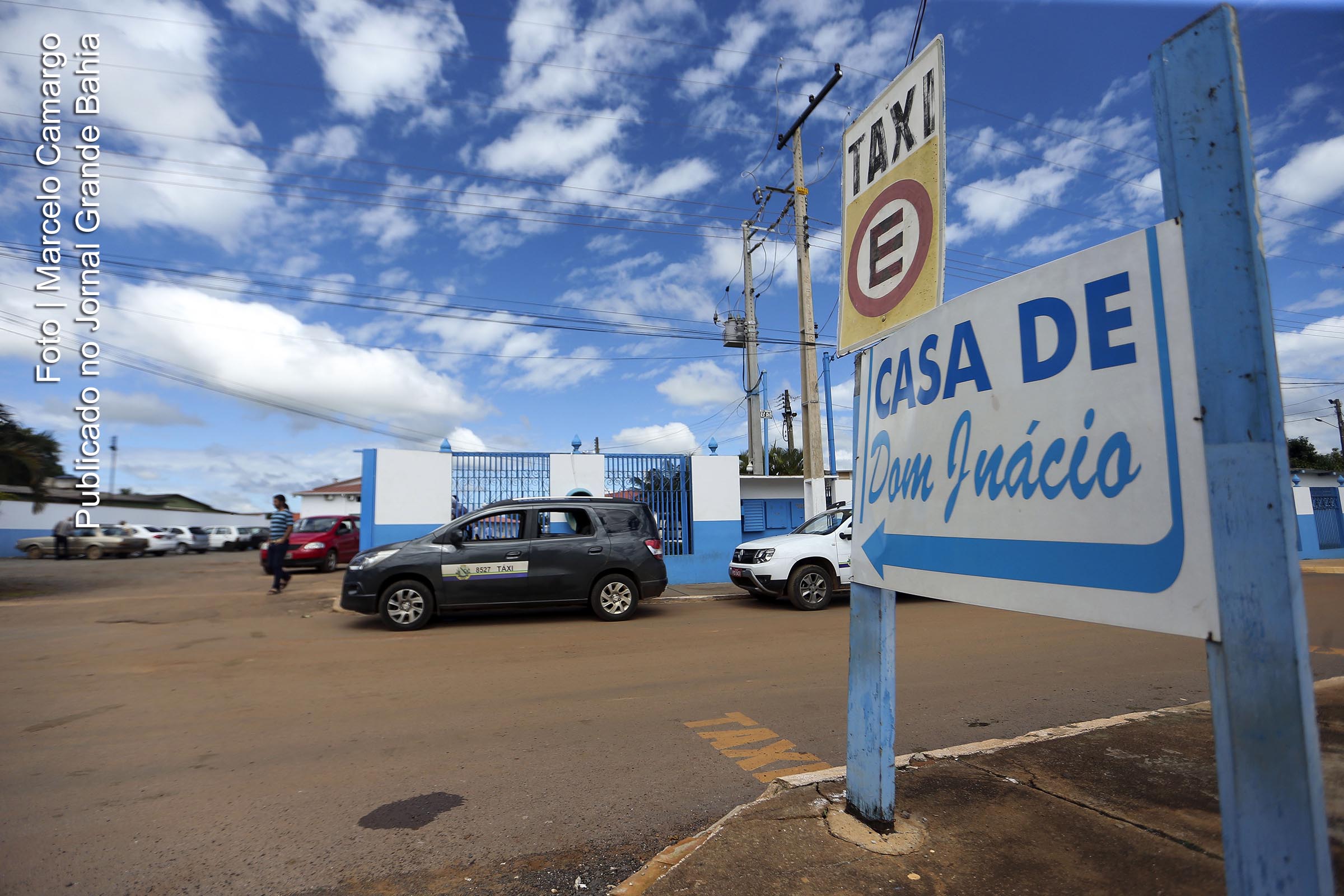 Movimentação na Casa de Dom Inácio, onde o médium João de Deus realiza atendimentos e cirurgias espirituais.