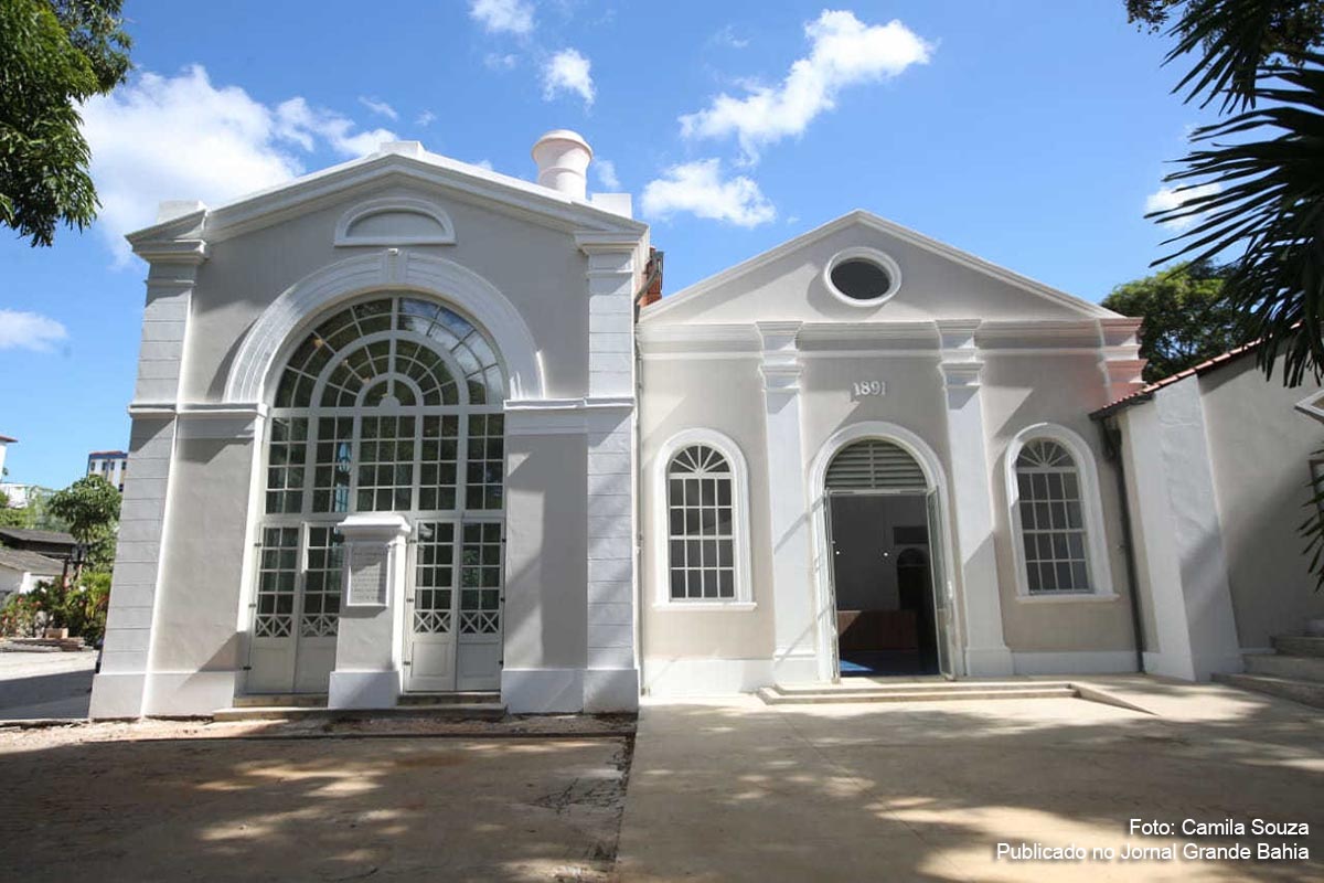 Vista da fachada do edifício principal do Parque do Queimado, sede do Programa NEOJIBA.