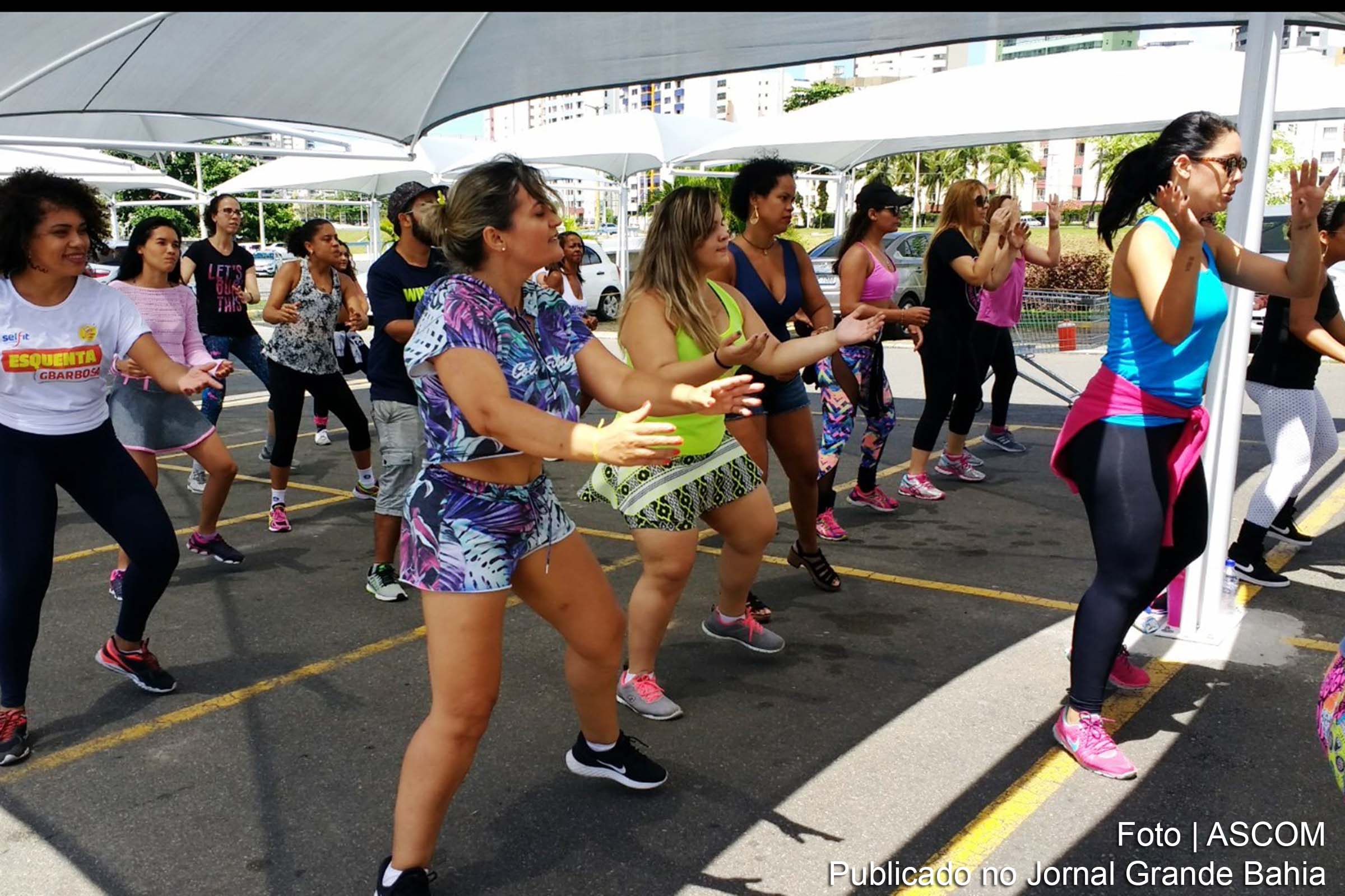Rede supermercadista GBarbosa, em parceria com as academias Vidativa e Well, realiza aulões de dança gratuitos aos sábados.