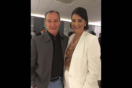 O artista plástico Gil Mario ladeando a arquiteta Ana Cristina Monteiro.