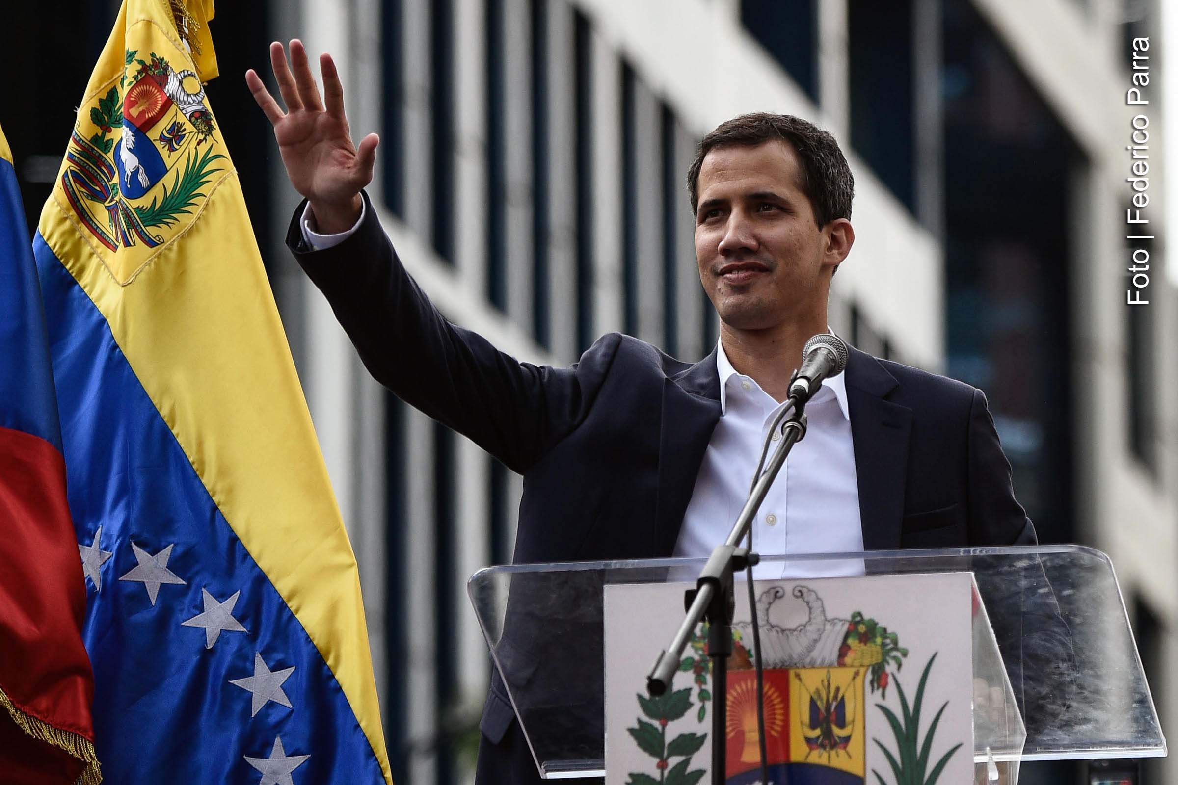 Juan Gerardo Guaidó Márquez é um engenheiro e político venezuelano. Deputado Nacional pelo estado de Vargas, é o atual presidente interino da Assembleia Nacional da Venezuela, sendo a pessoa mais jovem a ocupar o cargo.
