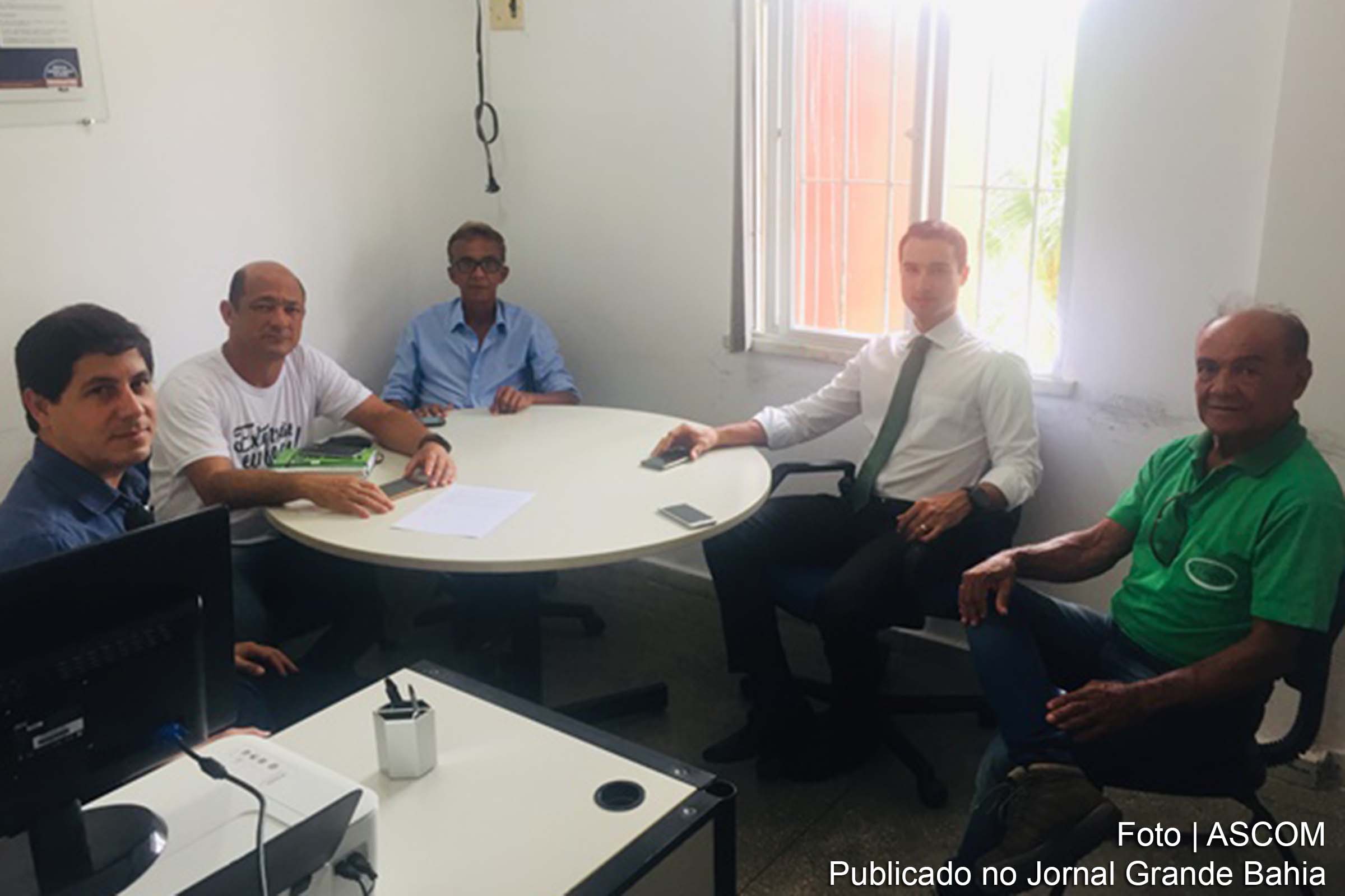 Reunião entre membros do Ministério Público e da Fundação Paraguaçu.