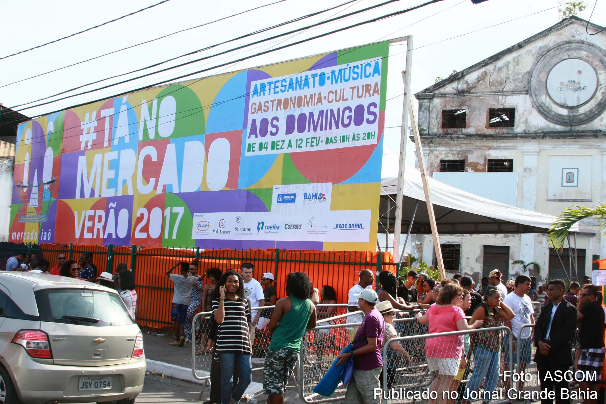 O Mercado Iaô reúne uma extensa programação cultural, com artesanato, moda, acessórios, decoração, gastronomia, artes plásticas, música, teatro, dança, entre outras manifestações culturais da Bahia.