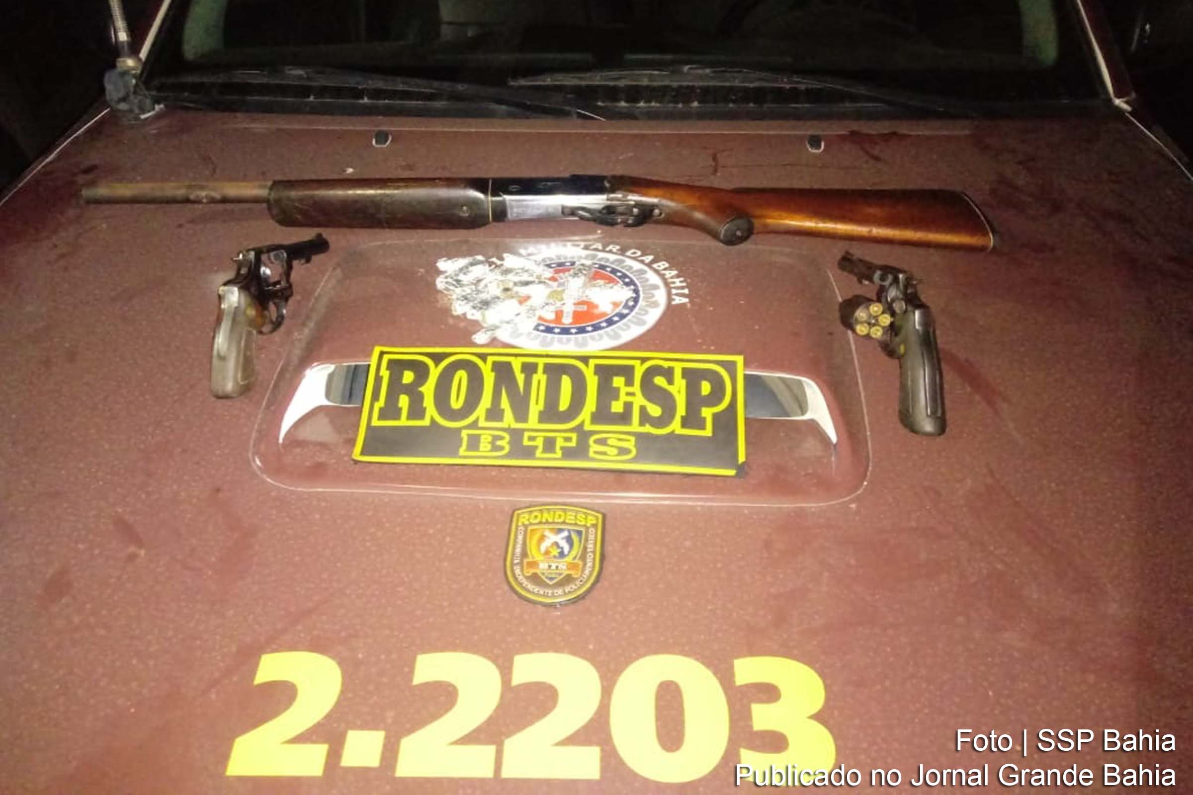 Dois revólveres calibre 38 com dez cartuchos, uma espingarda calibre 12 foram apreendidos pela Polícia Militar da Bahia.