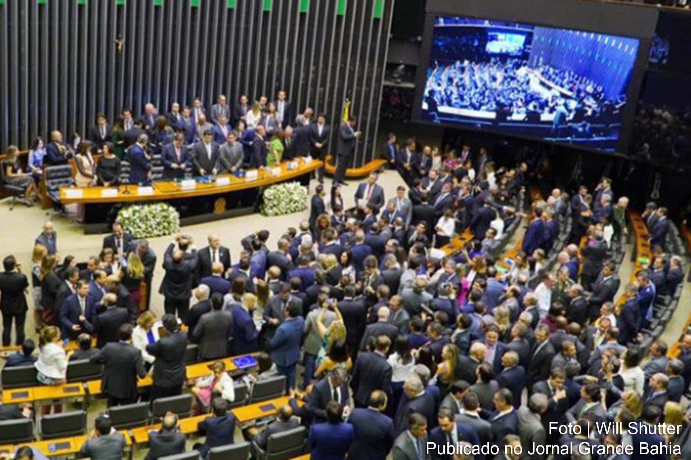 Em mensagem vazia, presidente Jair Bolsonaro propõe retirar direitos, denunciam petistas