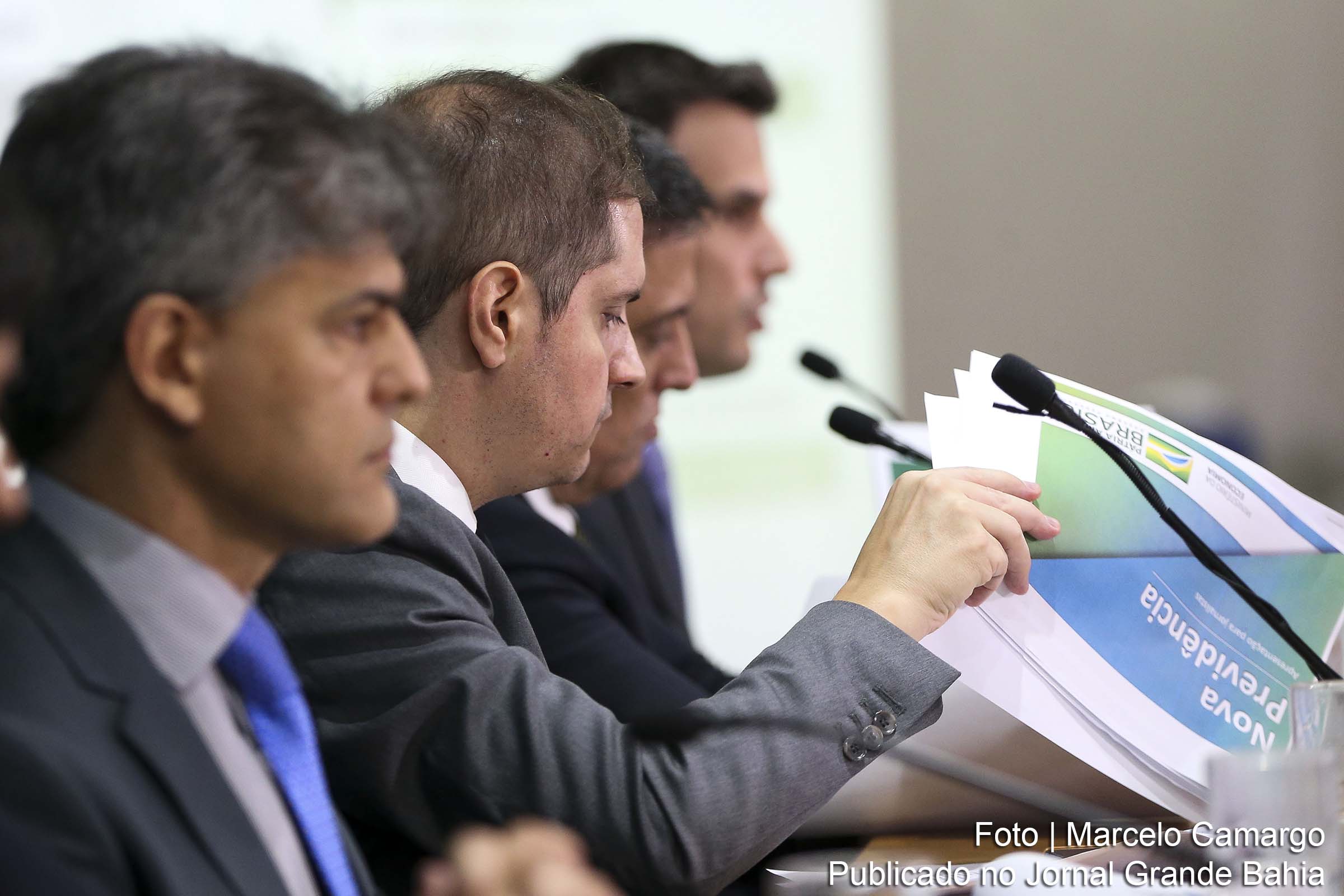 Especialistas do Governo Bolsonaro detalham proposta de reforma da Previdência em entrevista coletiva.