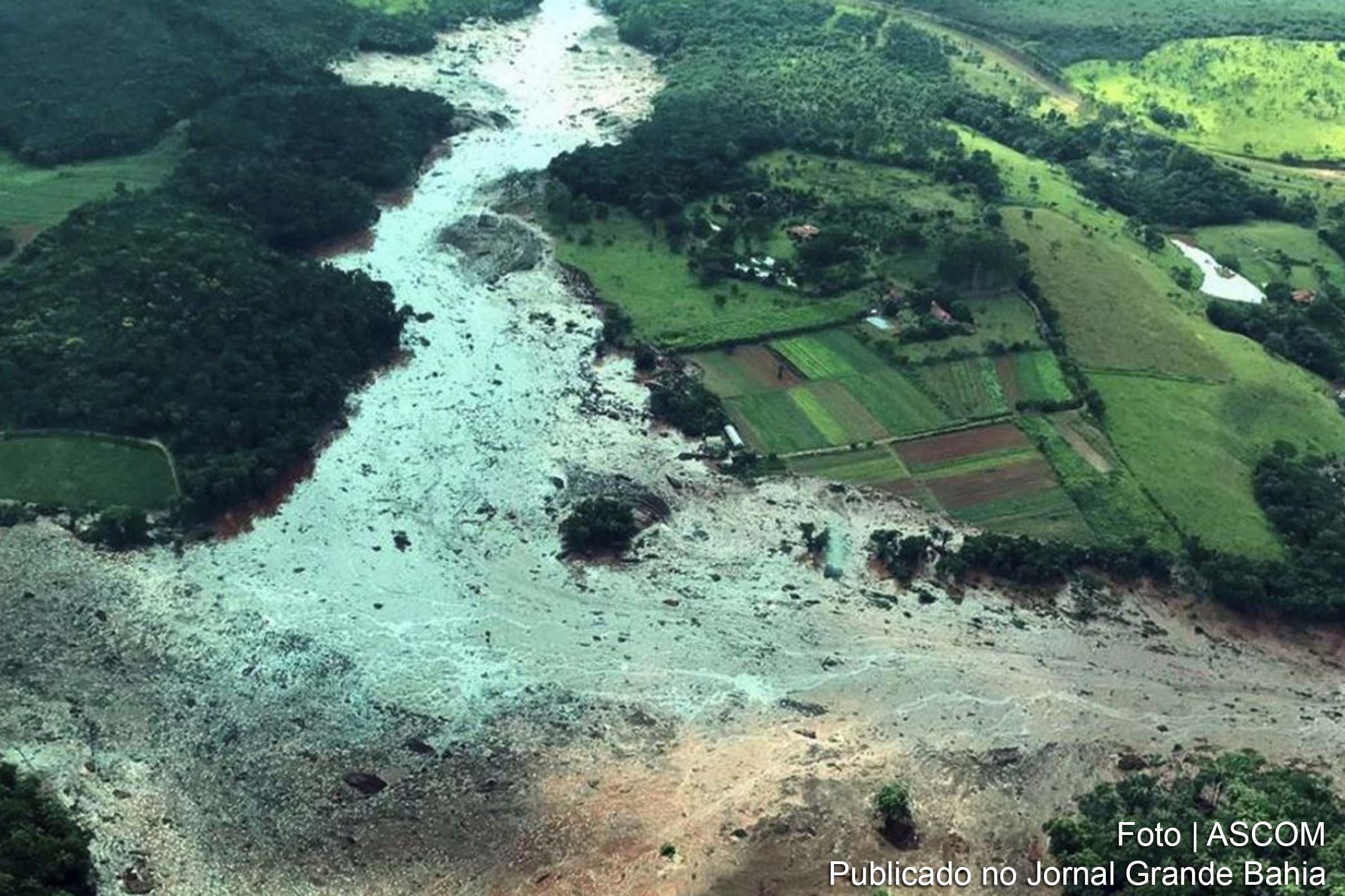 Imagem aérea da Devastação ambiental provocada pelo rompimento da barragem da empresa Vale, em Brumadinho.