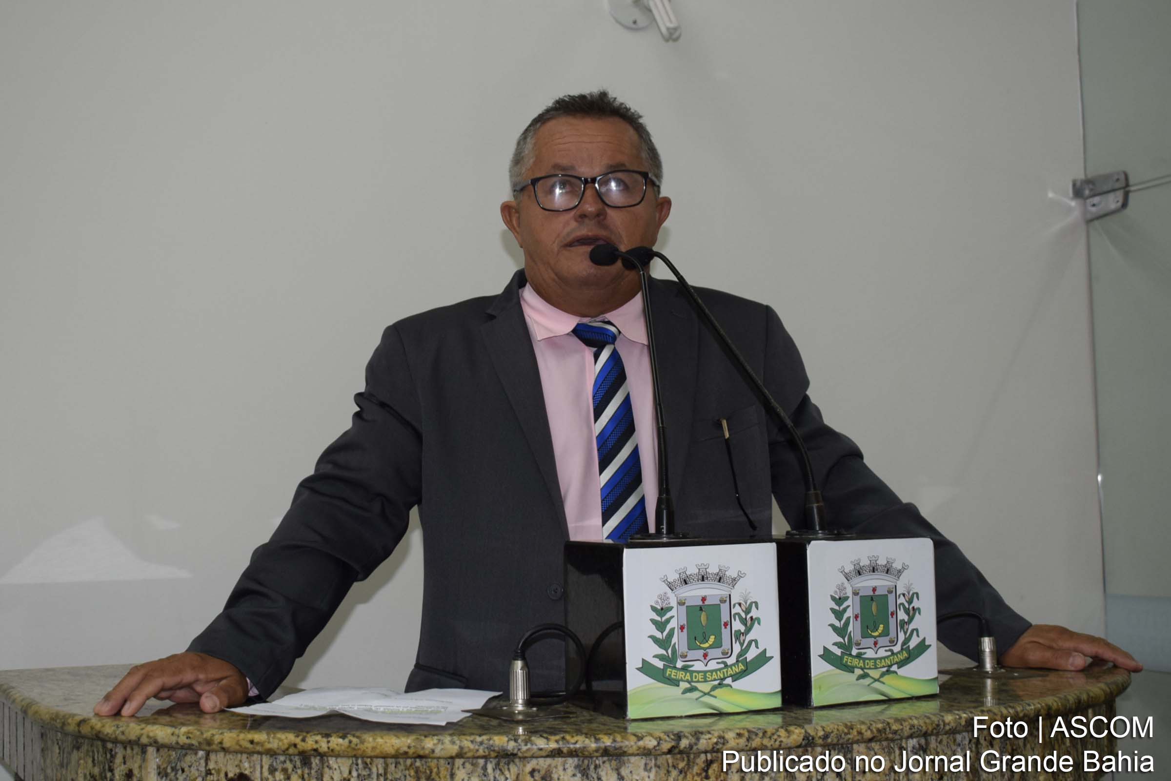 José Menezes (Zé Filé): foi instalado um semáforo no conjunto Feira VII, próximo ao posto Via Parque, a aproximadamente quatro meses, mas ainda não está funcionando.