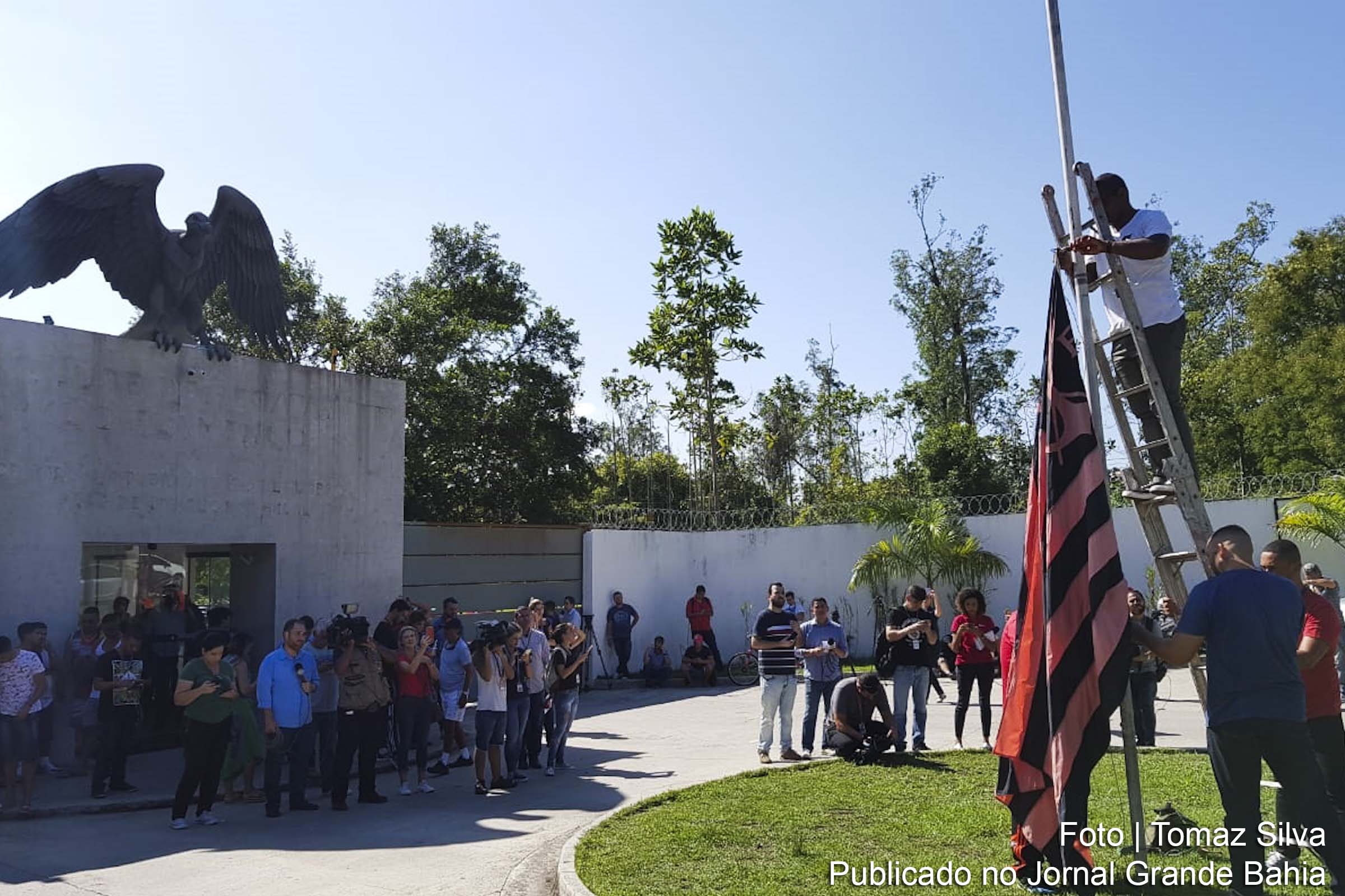 Incêndio no centro de treinamento do Flamengo deixa dez mortos.