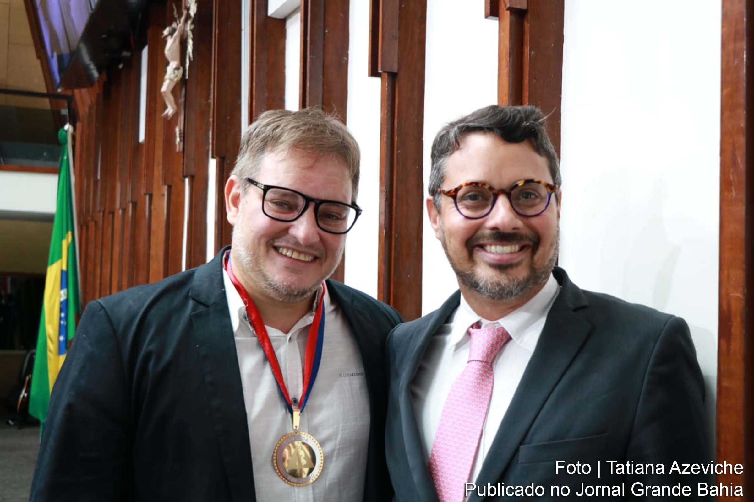 Entrega da Comenda 2 de Julho ao cantor e compositor Manno Góes, durante sessão especial realizada na Assembleia Legislativa da Bahia.