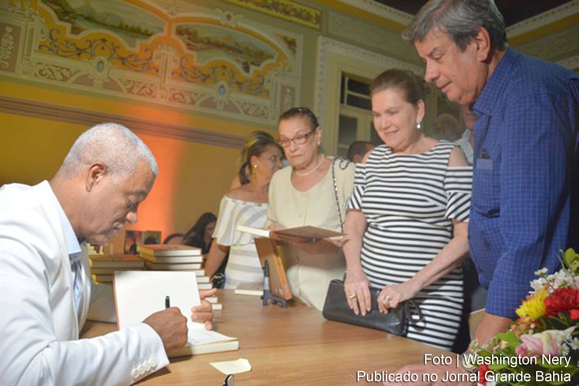 Livro ‘O filho da madre’, que narra história de Joselito Amorim é lançado em Feira de Santana