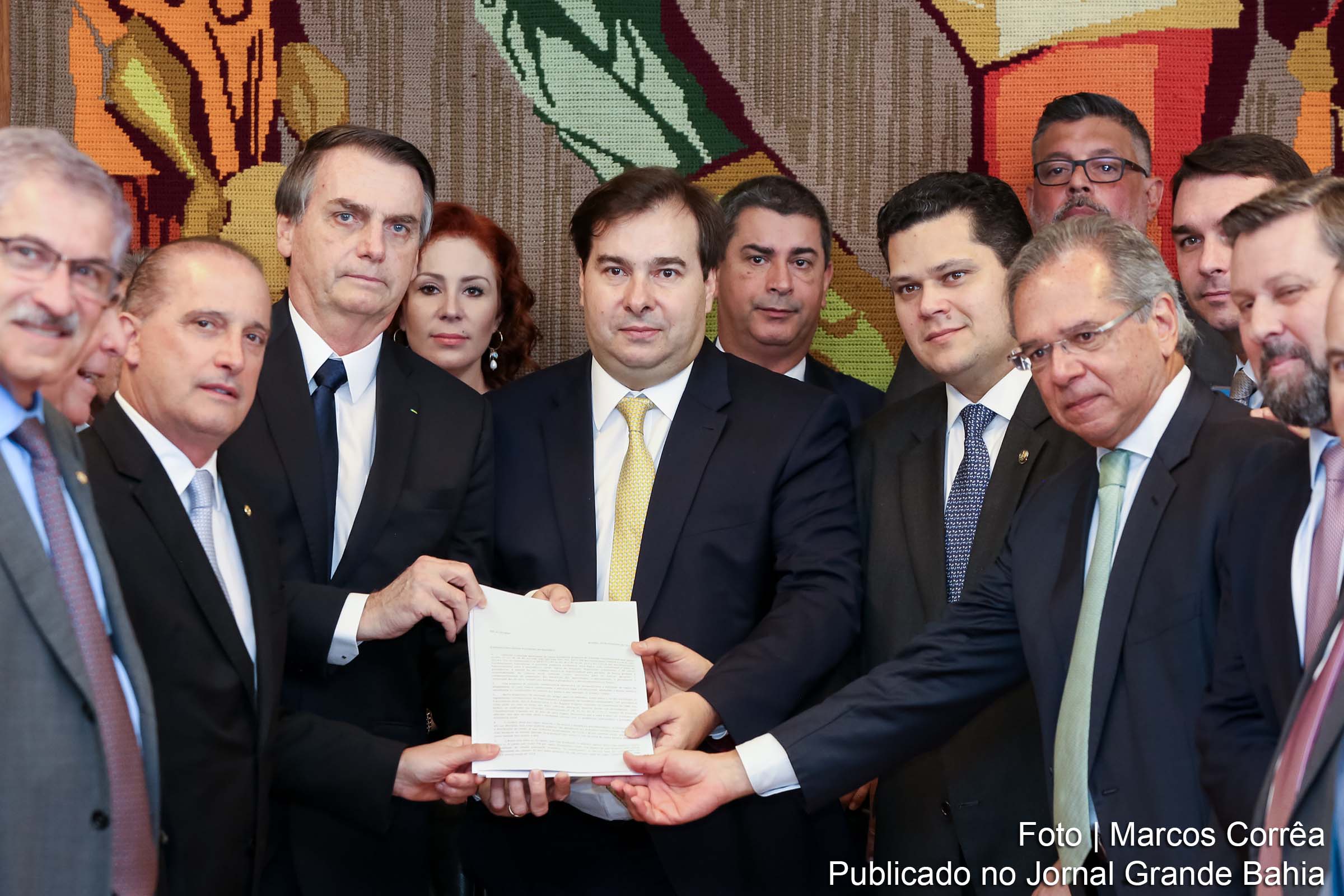 O presidente Jair Bolsonaro entrega proposta da reforma da Previdência aos representantes do Congresso Nacional.