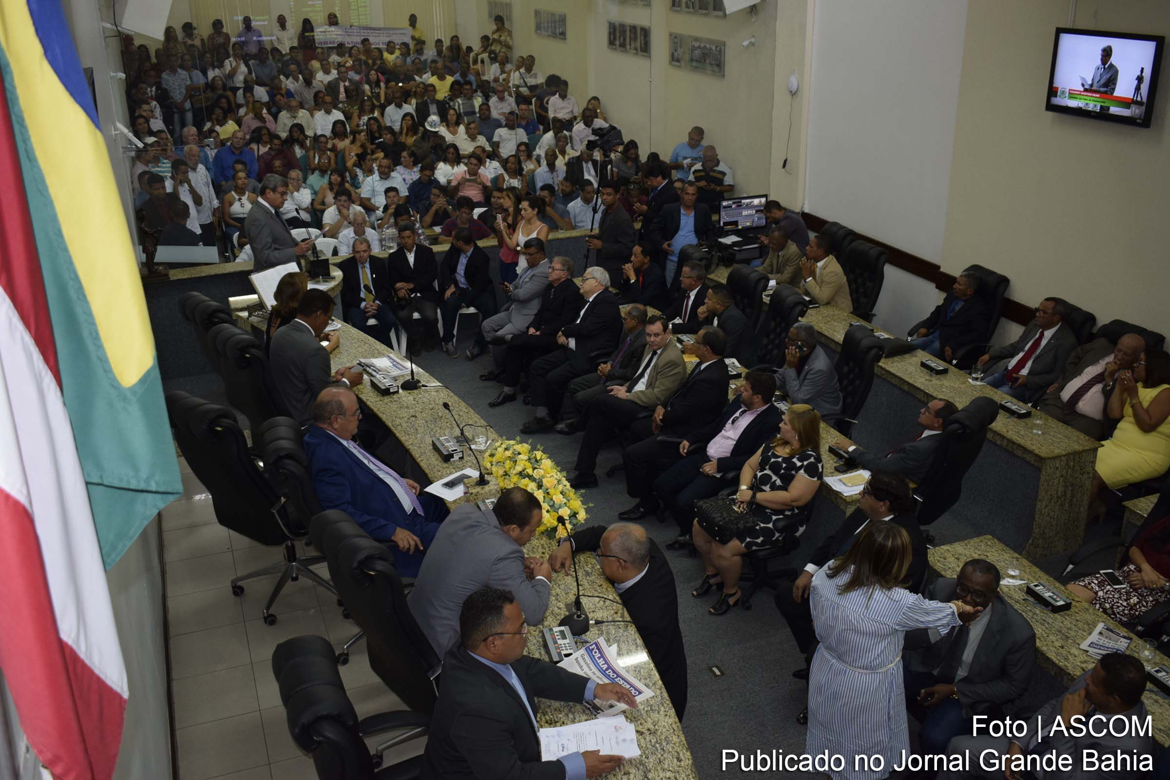 Câmara Municipal de Feira de Santana retomou as atividades. Em rito ordinário, foi realizada a leitura da ata da sessão anterior devidamente aprovada pelos edis presentes.