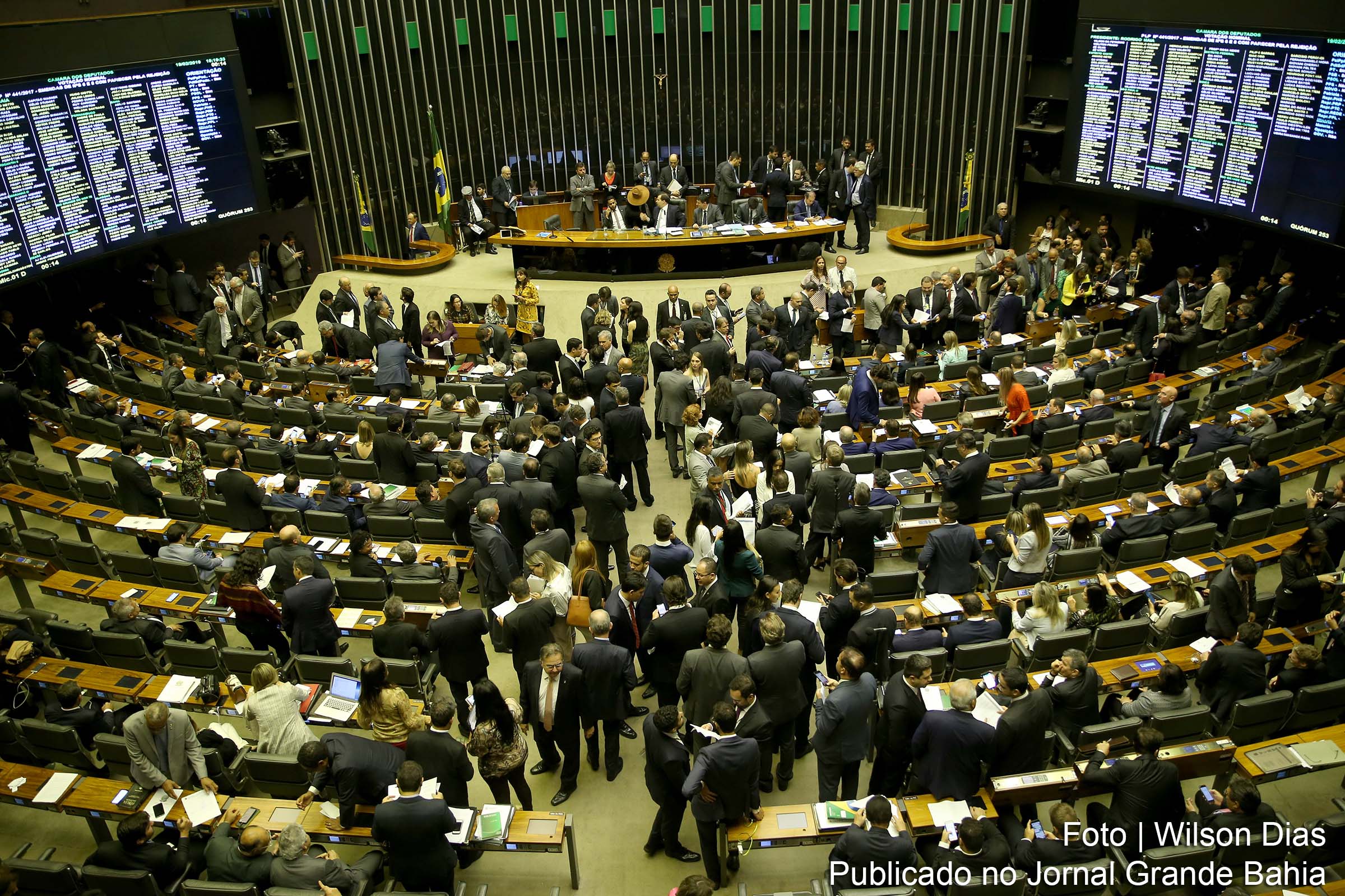 Plenário da Câmara aprovou, em votação simbólica, suspensão de decreto sobre sigilo de documentos..