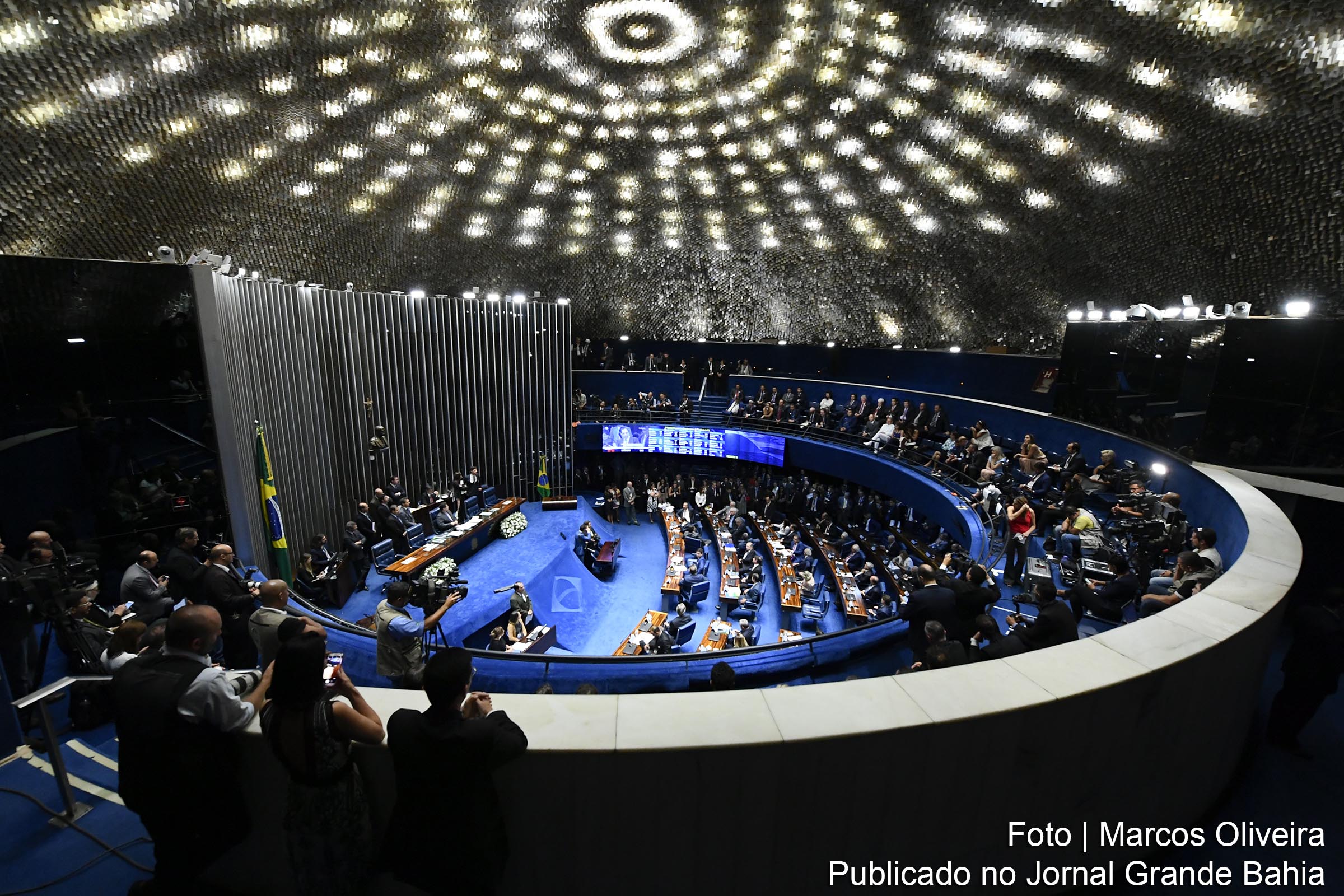 Tentativa de o Governo Bolsonaro interferir na eleição da Mesa Diretora do Senado é detida por decisão do presidente do STF, que garantiu votação secreta, conforme expressa o regimento interno do Senado.
