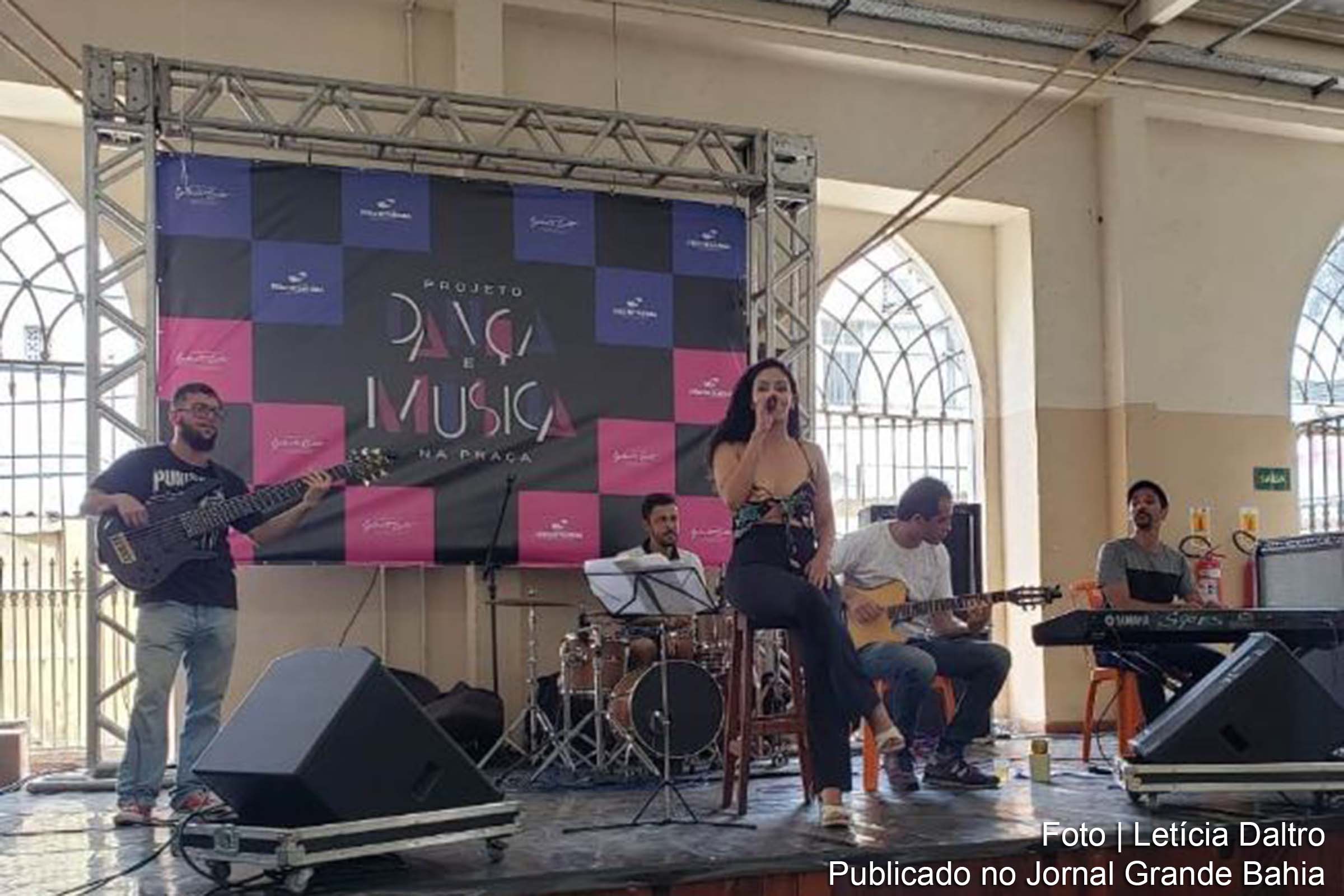 Banda Camutiê, que levou alegria e o samba raiz para público presente no Mercado de Arte Popular.