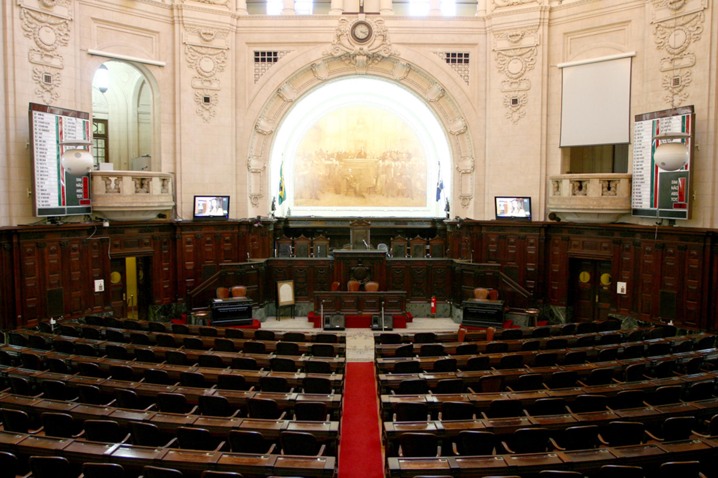 Dos 70 deputados eleitos do Rio de Janeiro, seis estão presos e devem adiar posse; Pelo Regimento Interno, eles têm 60 dias para tomar posse; ALERJ gasta R$ 30 milhões com o pagamento de salários