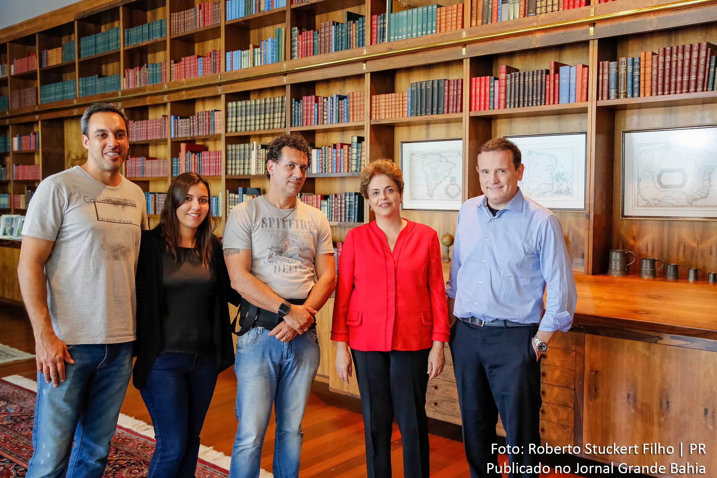 A equipe do Conexão Repórter e a presidente afastada Dilma Rousseff, durante entrevista no Palácio do Alvorada.