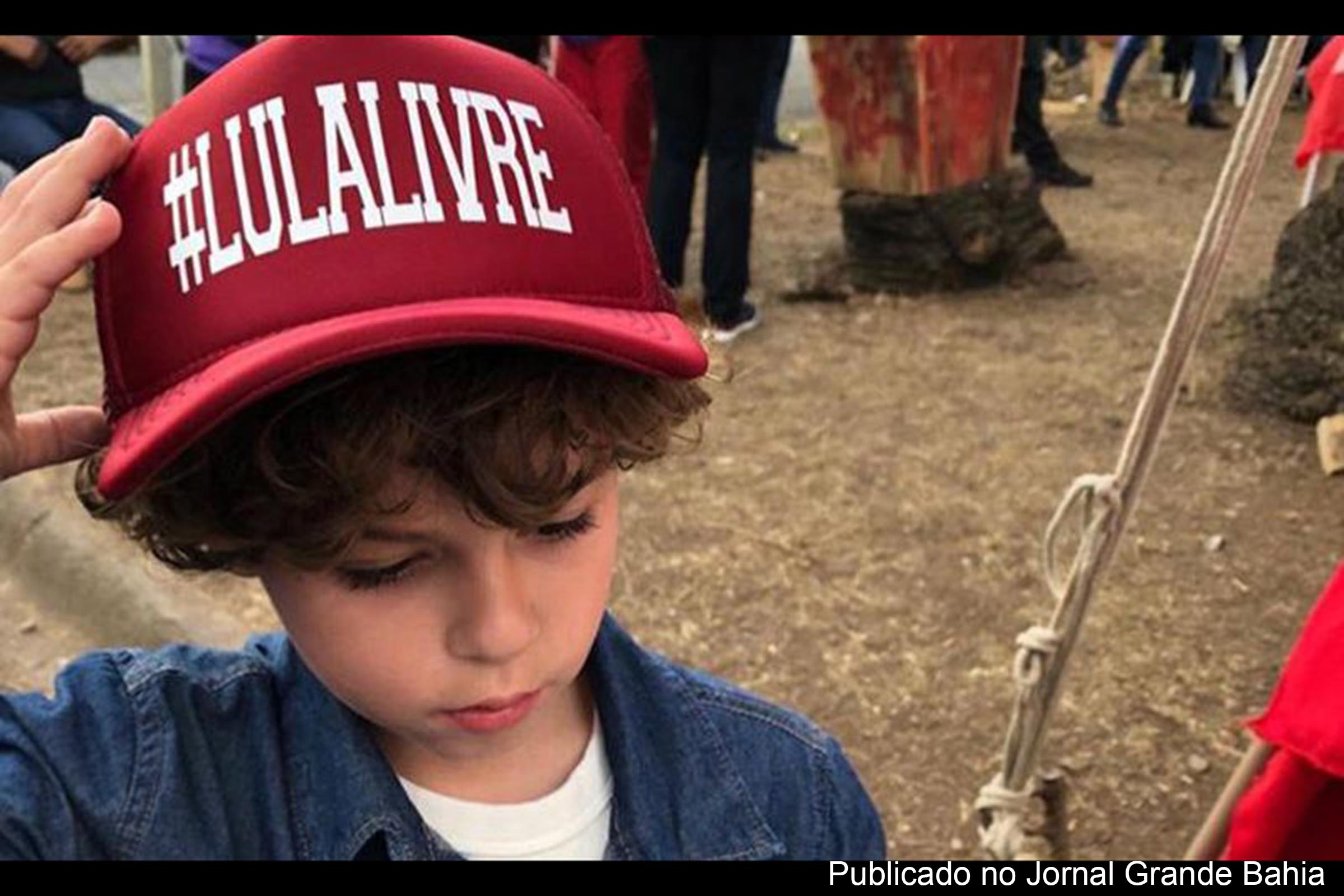 Arthur Araújo Lula da Silva morreu aos 7 anos em em decorrência de uma meningite.