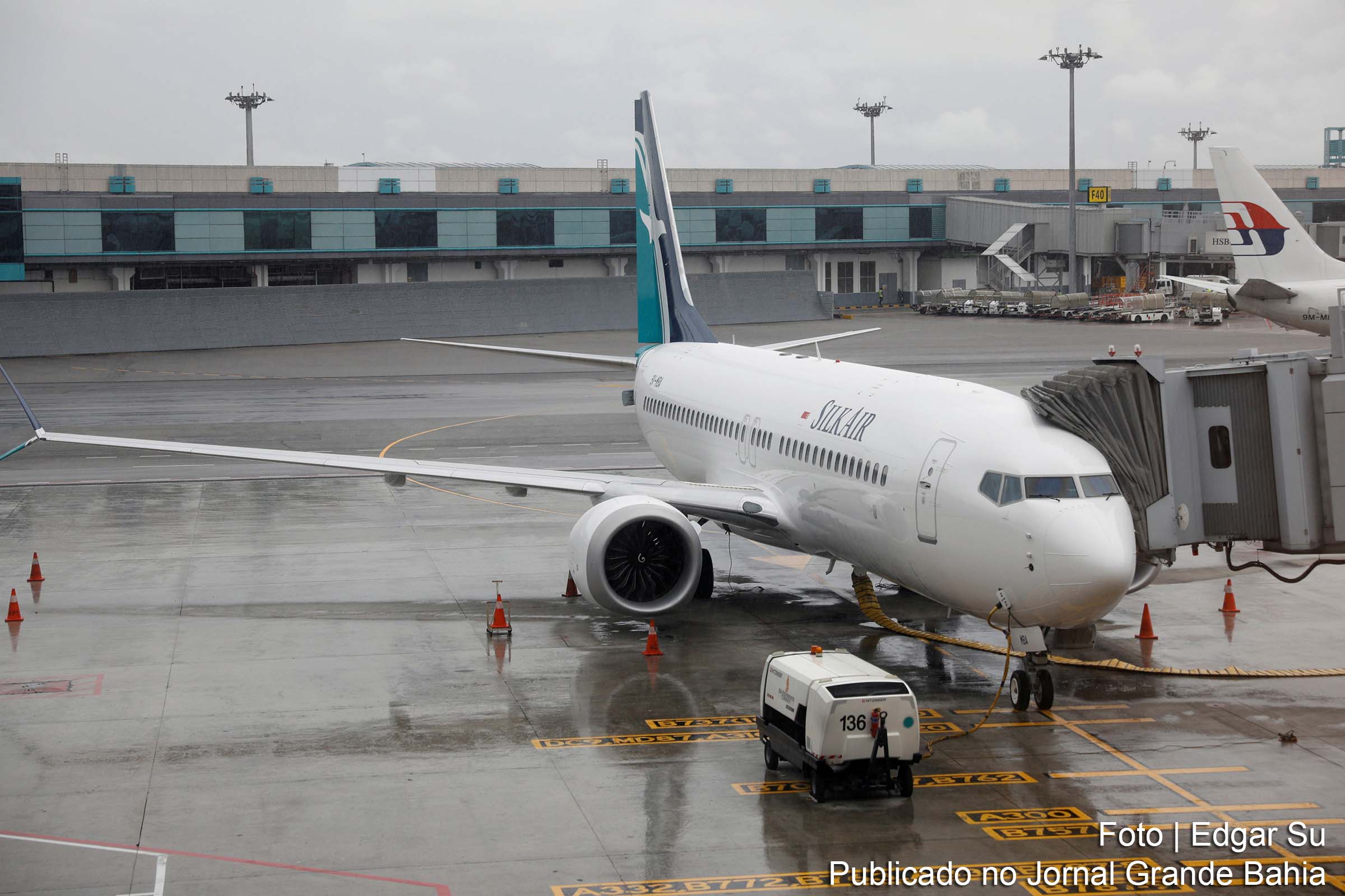 Boeing suspende operações de aeronaves do modelo que caiu na Etiópia.