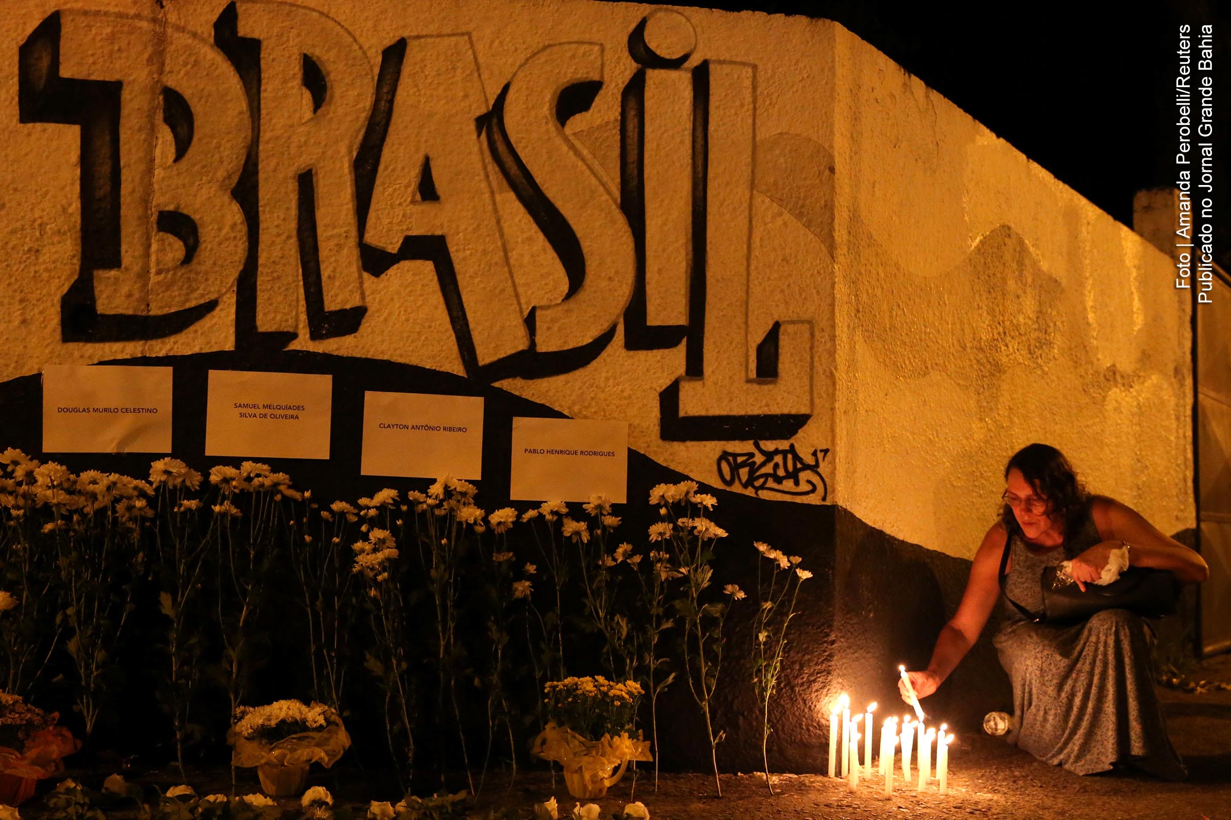 Comunidade presta solidariedade às vítimas da tragédia na Escola Estadual Professor Raul Brasil, em Suzano, São Paulo, 13 de março de 2019.