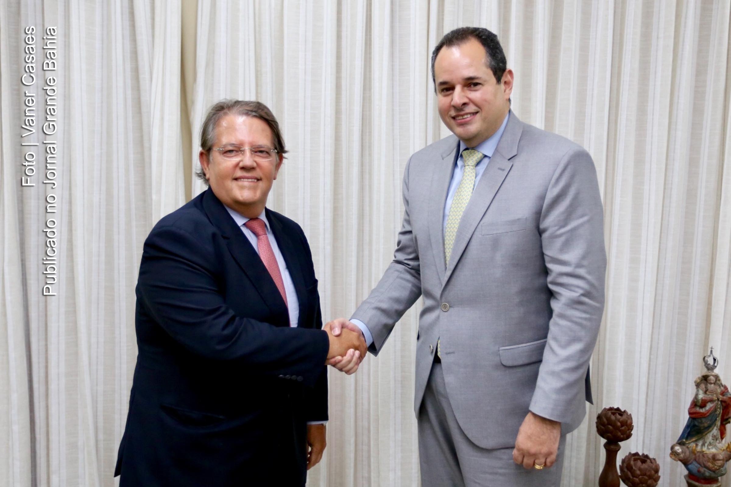 Presidente eleito do TRE Bahia, desembargador Jatahy Fonseca Júnior e o deputado Nelson Leal, presidente da ALBA. Encontro objetou aproximação institucional.