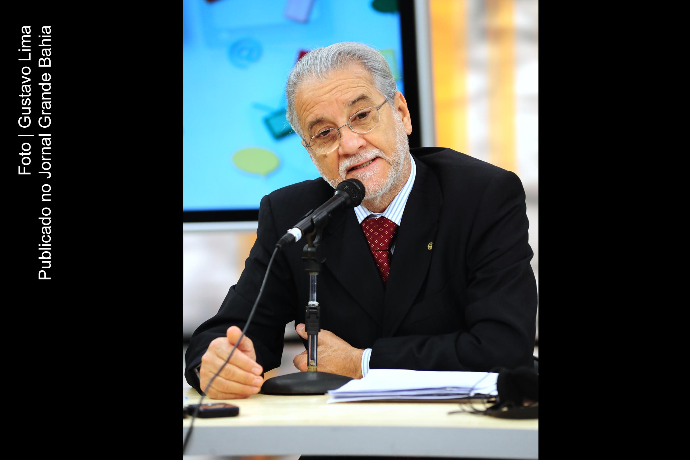 Emiliano José da Silva Filho, político filiado ao PT da Bahia, jornalista, escritor e doutor em Comunicação e Cultura Contemporâneas pela Universidade Federal da Bahia (UFBA).