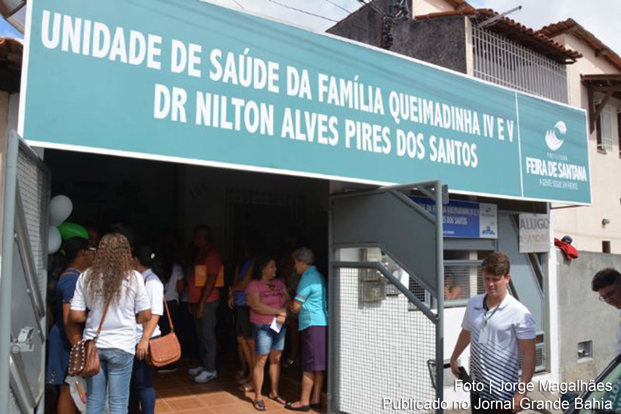 Fachada da Unidade de Saúde da Família Queimadinha IV e V Dr. Nilton Alvez Pires dos Santos.