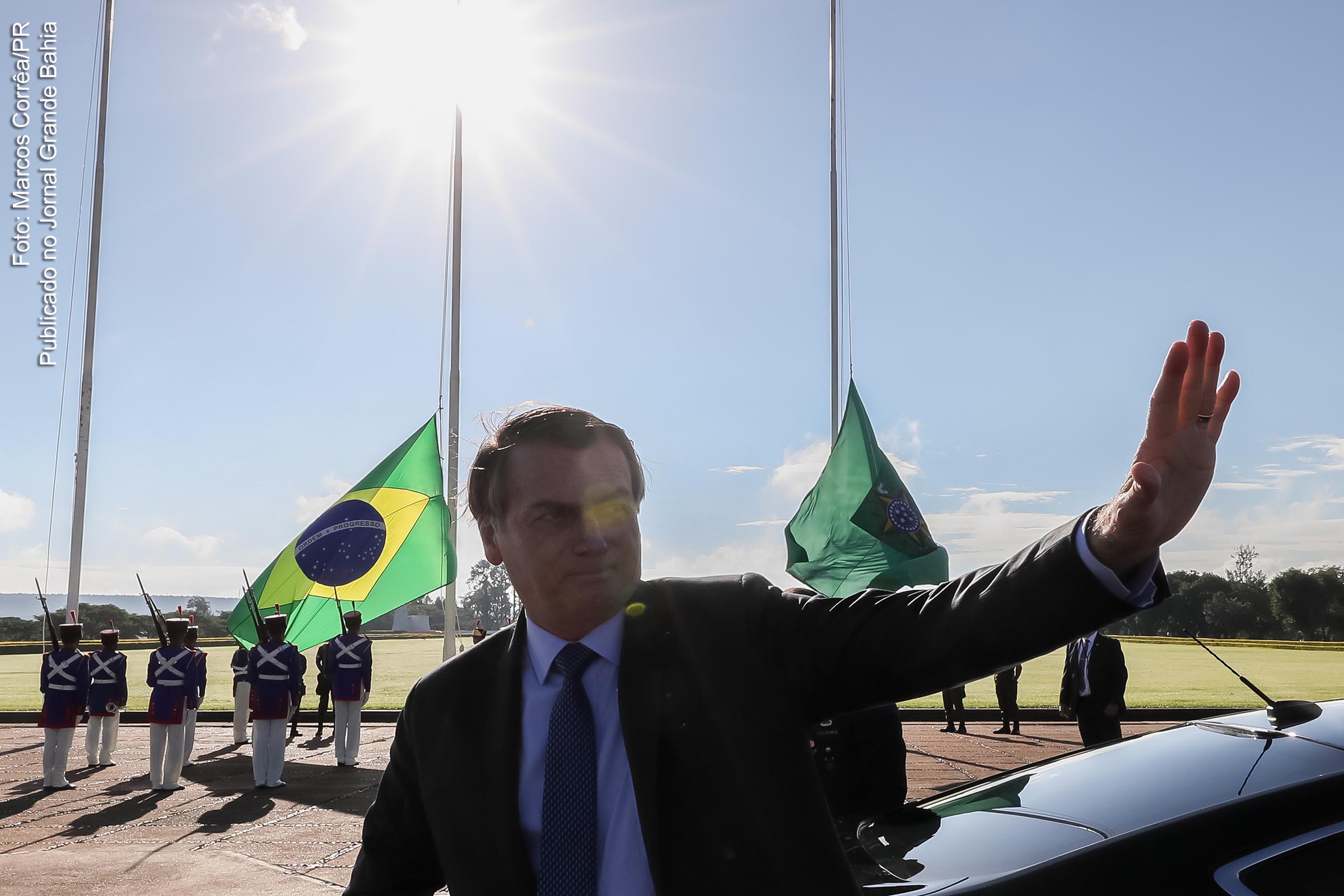 Presidente Jair Bolsonaro é reconhecido como apanágio do totalitarismo no comando de um governo esquizofrênico.