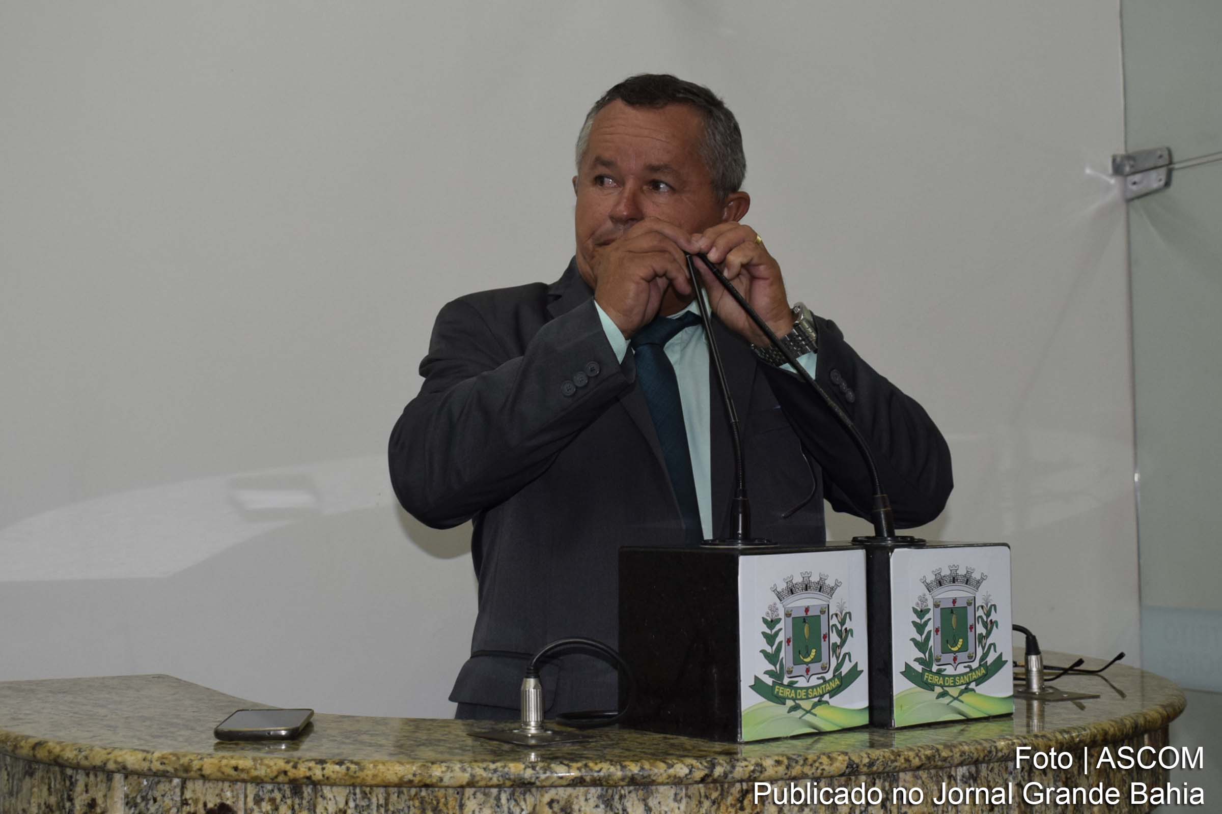 José Menezes (Zé Filé): quero parabenizar Ozenir Morais e sua secretária, pois entendendo a necessidade do nosso Município estão agilizando a chegada R$ 600 mil, em emenda parlamentar destinada para o Bairro Feira X pelo senador Otto Alencar, a pedido deste vereador.