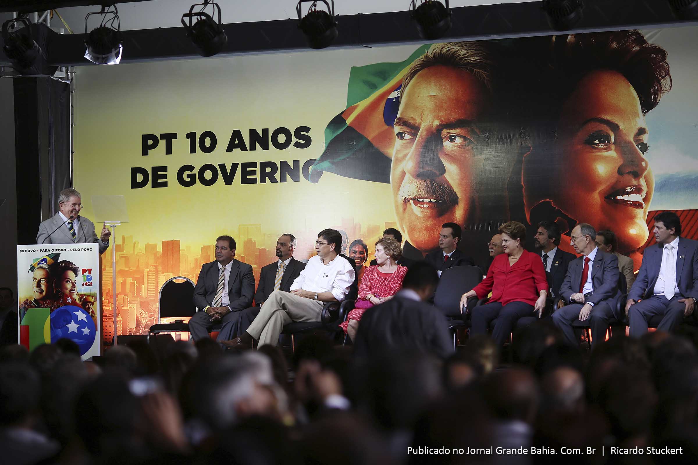 Lula enfatizou ainda que o combate à corrupção é um tema do PT. “Nós aceitamos comparação, nós não temos medo da comparação. Inclusive a comparação no combate à corrupção (…) Eu duvido que tenha, na história do país, um governo que criou mais instrumentos e mais transparência para combater a corrupção do que o nosso”.