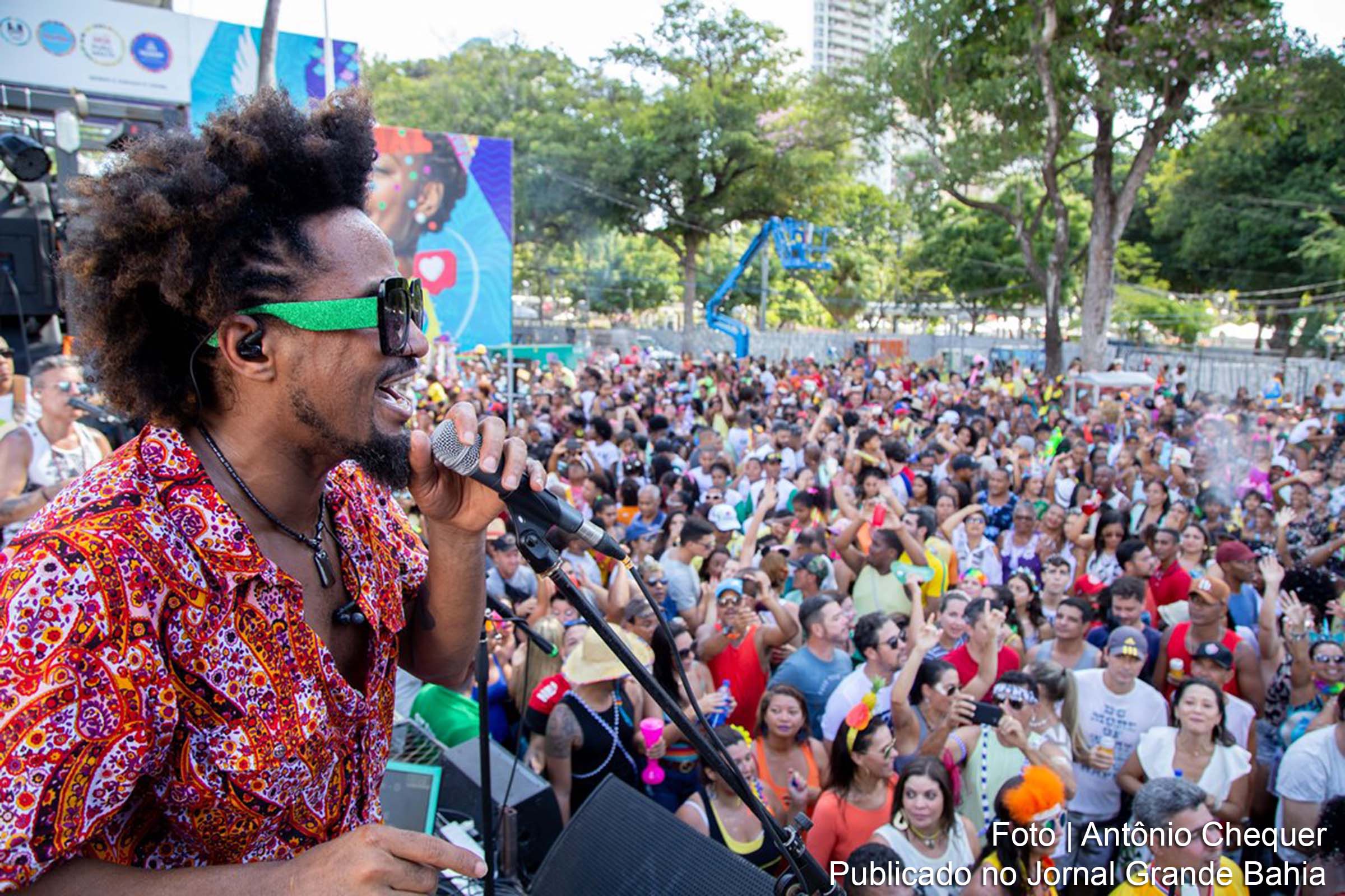 Movimento Musical MudeideNome arrastou uma multidão neste domingo de carnaval, no Circuito Osmar, em Salvador.