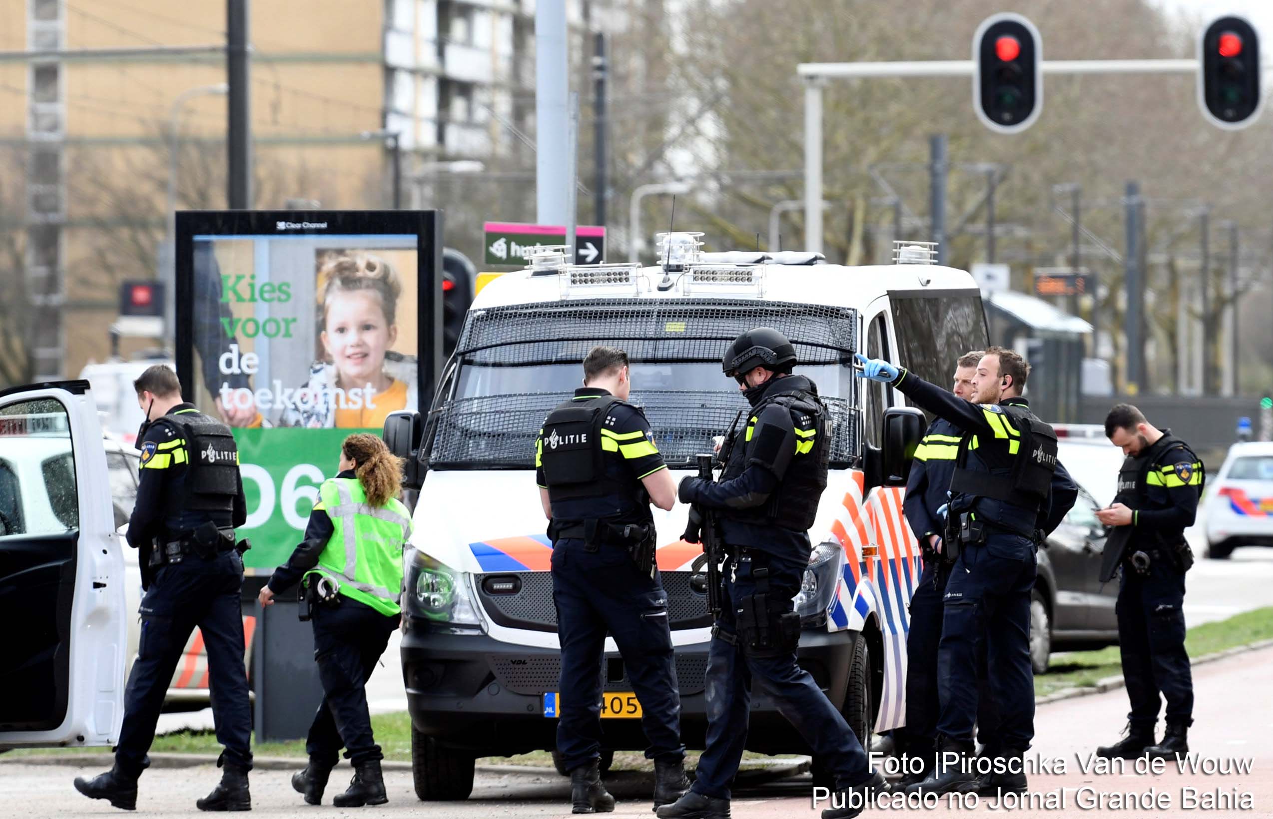 Polícia de Utrecht, na Holanda, atua na investigação do crime ocorrido em 18 de março de 2019.