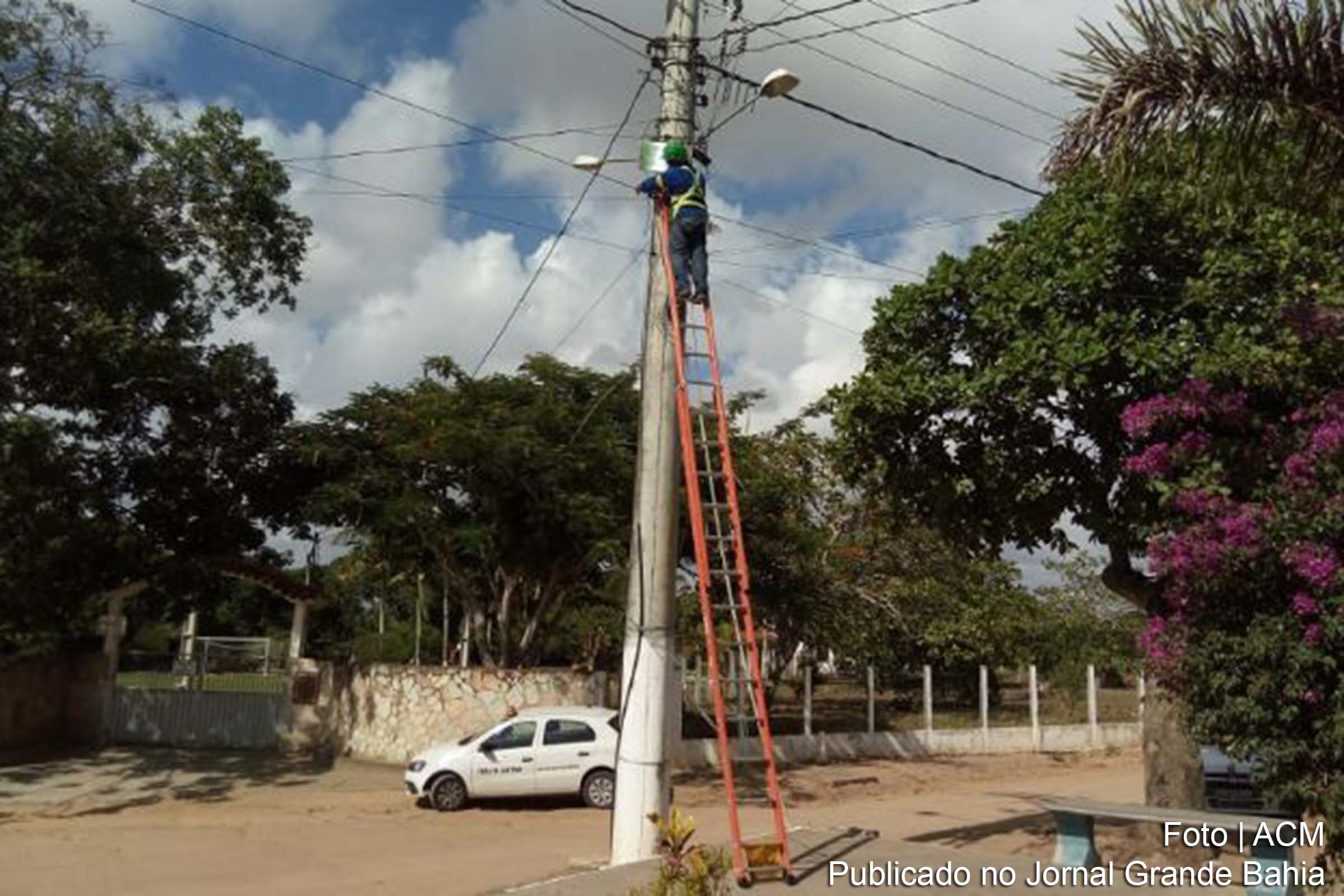 Secretaria Municipal de Serviços Públicos vem intensificando os mutirões de iluminação pública, visando aumentar a segurança, melhorar a acessibilidade, valorizar a paisagem urbana.