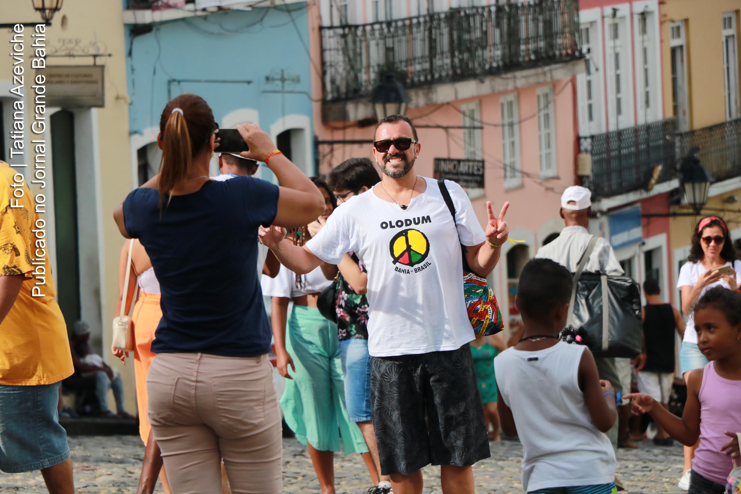 Turista no carnaval de Salvador visitam o Centro Histórico do Pelourinho.
