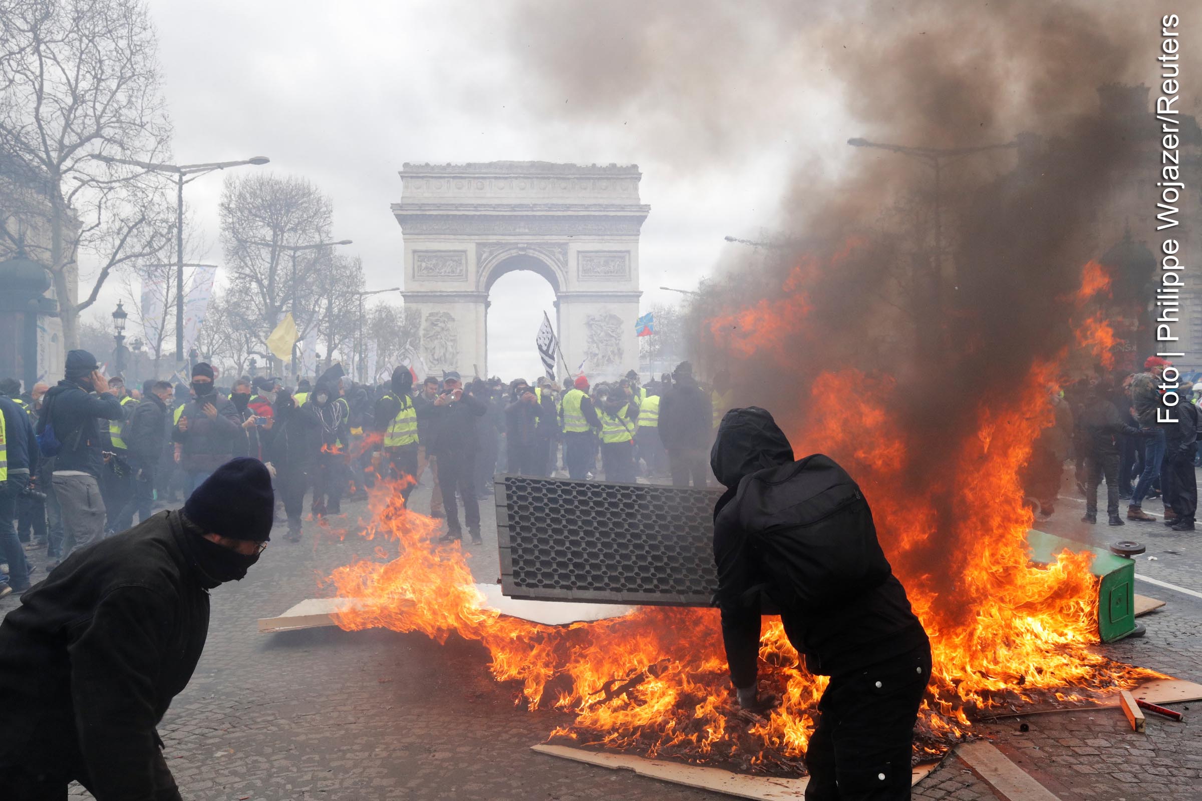 Violentos protestos de 'Coletes Amarelos' ocorre em Paris 20190316