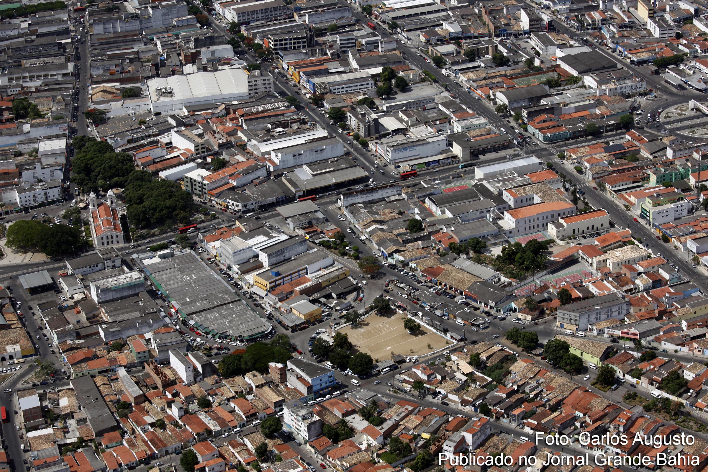 Feira de Santana: Praças da República e Presidente Médici são ocupadas por barracas; Falta de fiscalização degrada vida na cidade