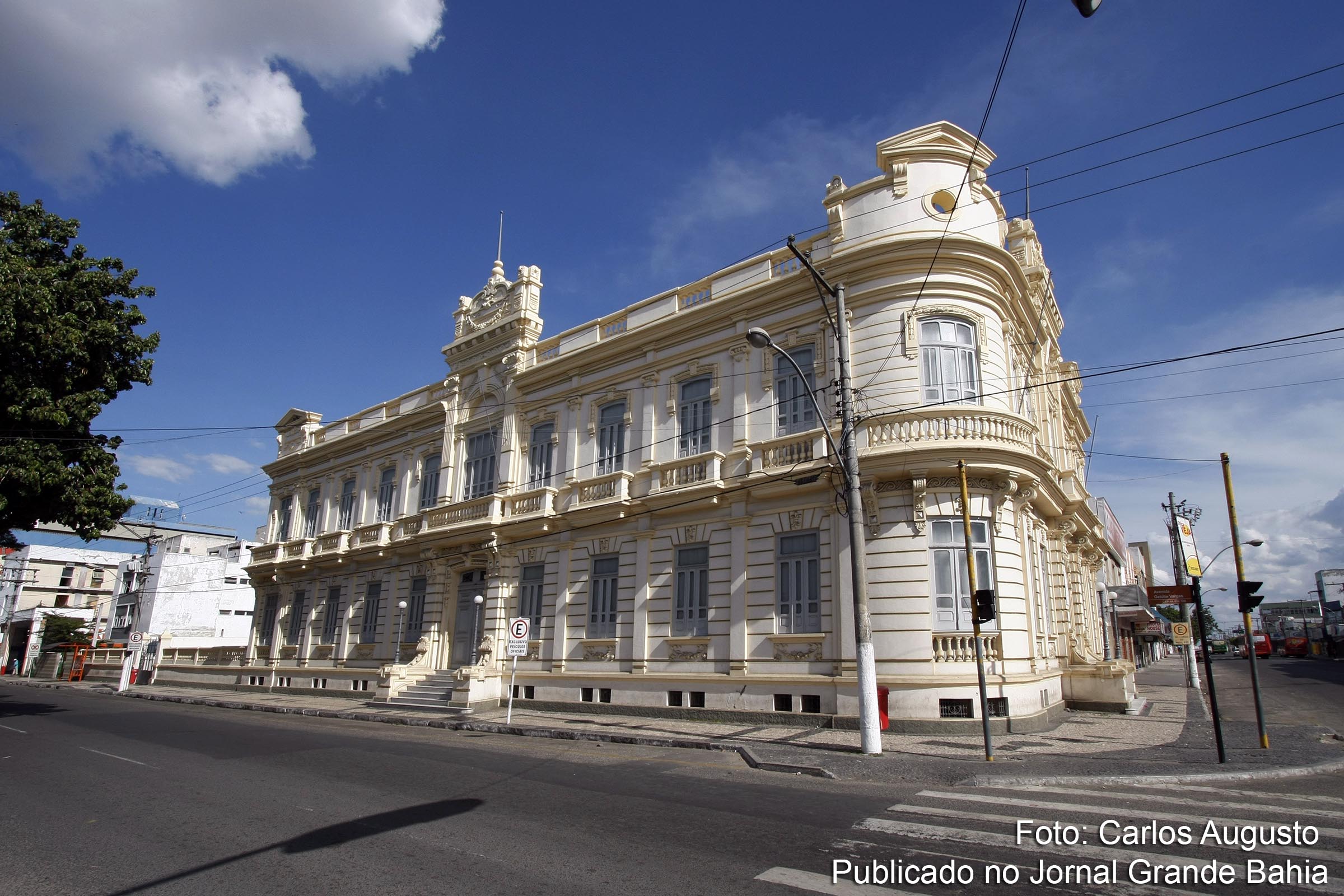 Vista panorâmica do Paço Maria Quitéria, sede da Prefeitura Municipal de Feira de Santana (PMFS).