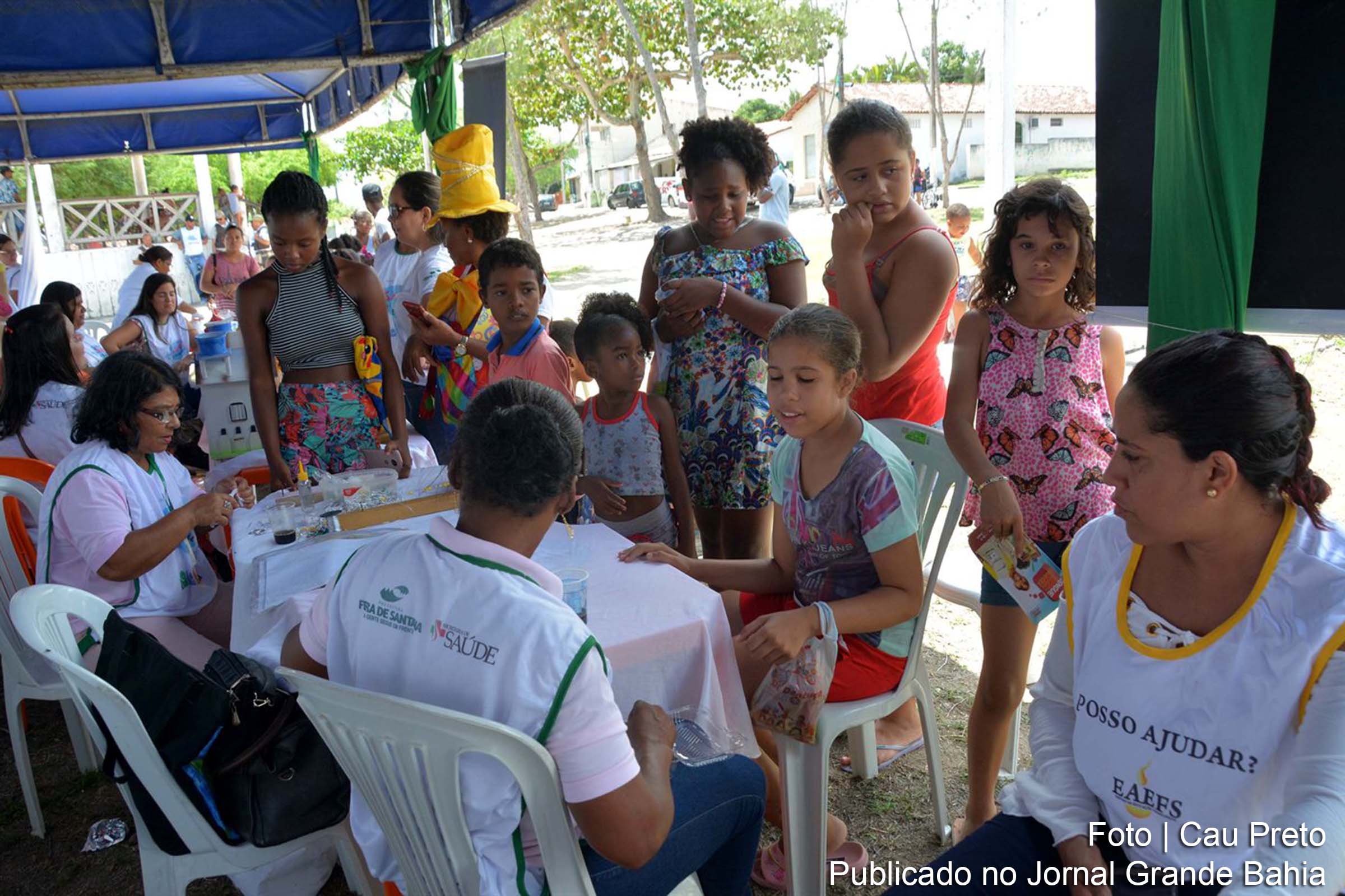 Centenas de pessoas foram atendidas nos estandes montados na praça do Distrito de Ipuaçu, no projeto Saúde e Comunidade, uma ação global promovida pela Prefeitura de Feira de Santana.