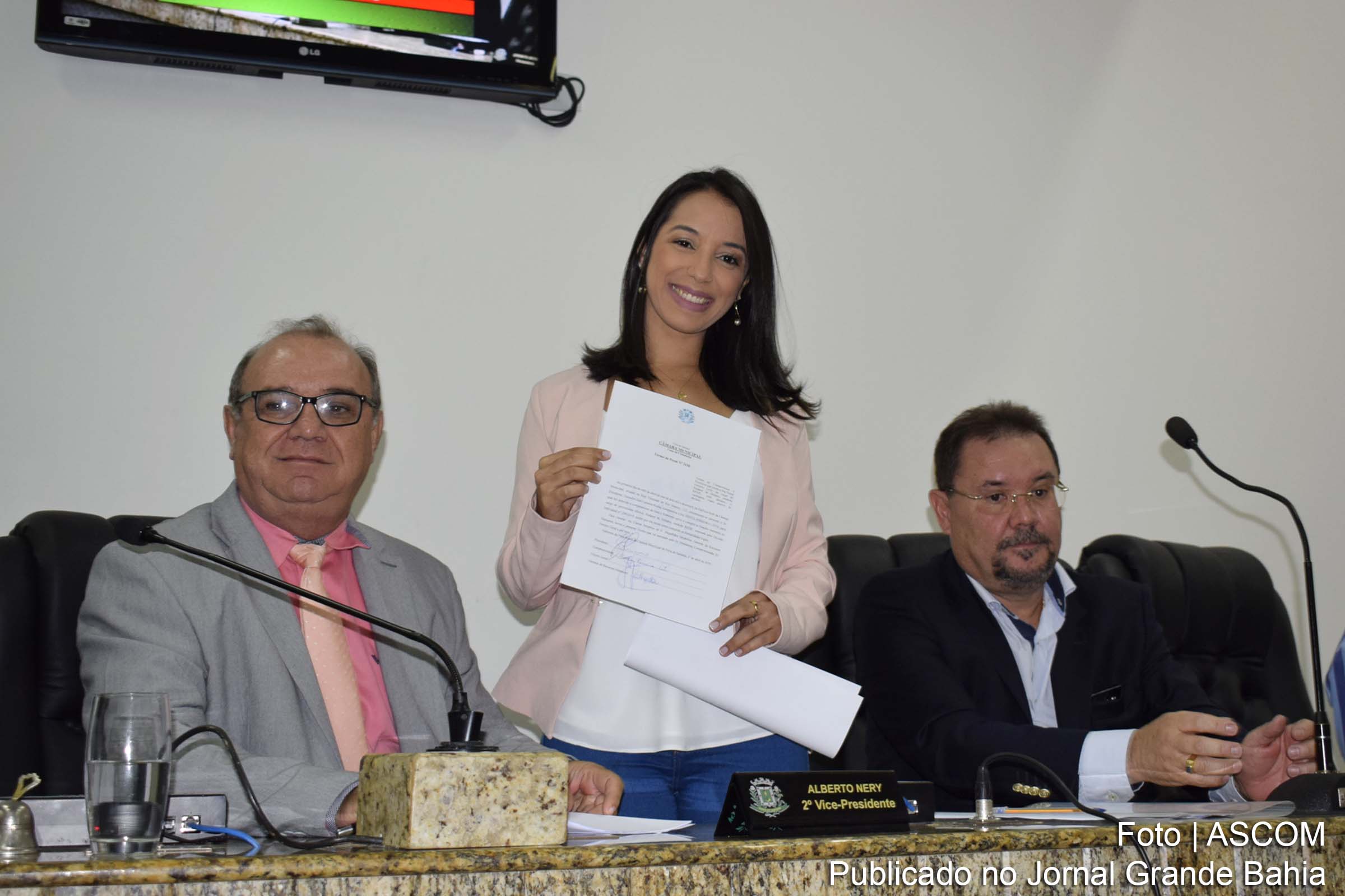 Onze aprovados no concurso público realizado em 2018 foram empossados na Câmara Municipal de Feira de Santana.