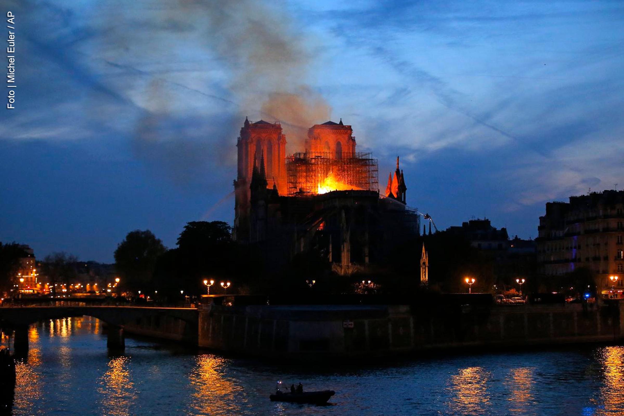 Incêndio destruiu parte da Catedral de Notre-Dame de Paris.